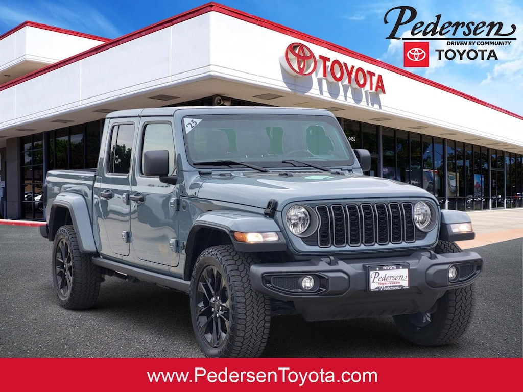 Used 2025 Jeep Gladiator Sport Truck Crew Cab