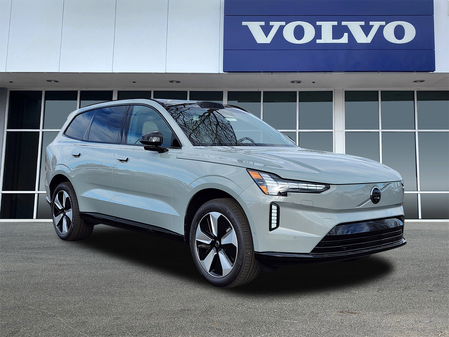 2025 Volvo EX90 Plus's photo