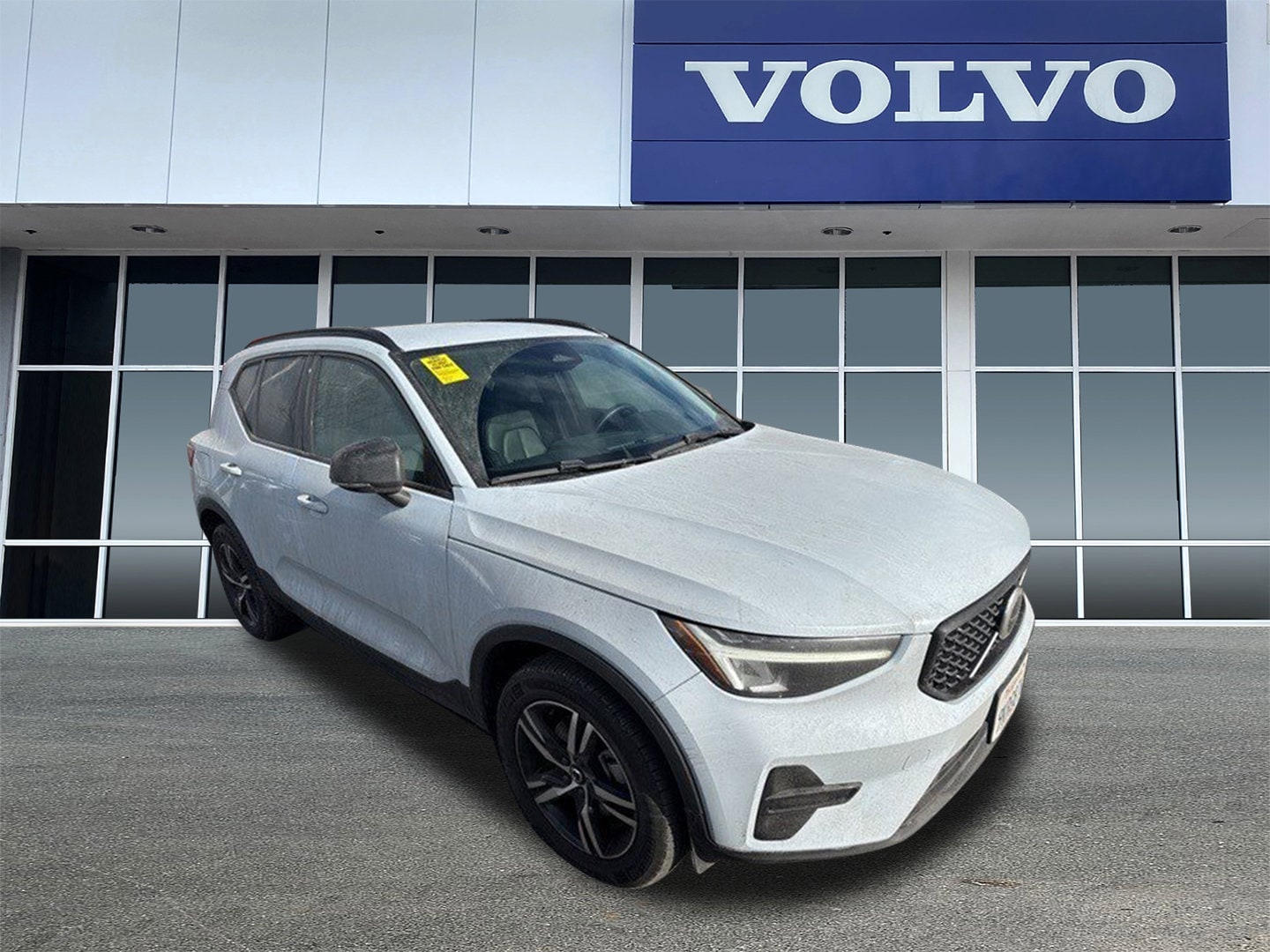 2024 Volvo XC40 Core's photo
