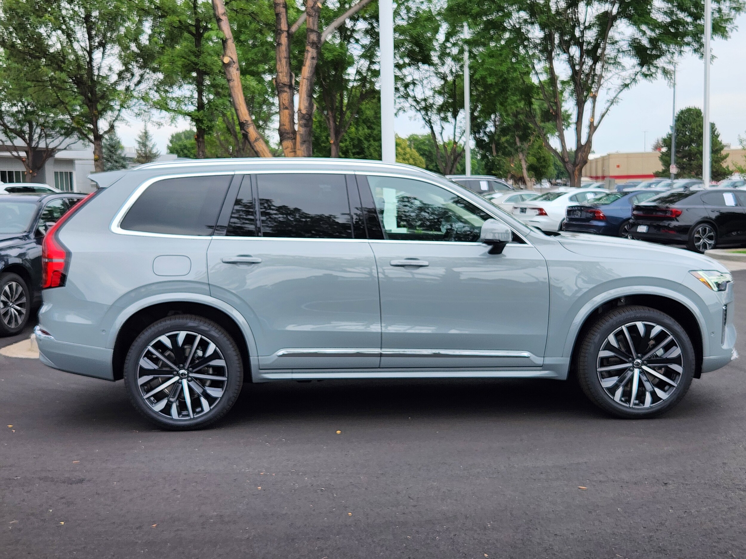 2026 Volvo XC90 Plus photo 2