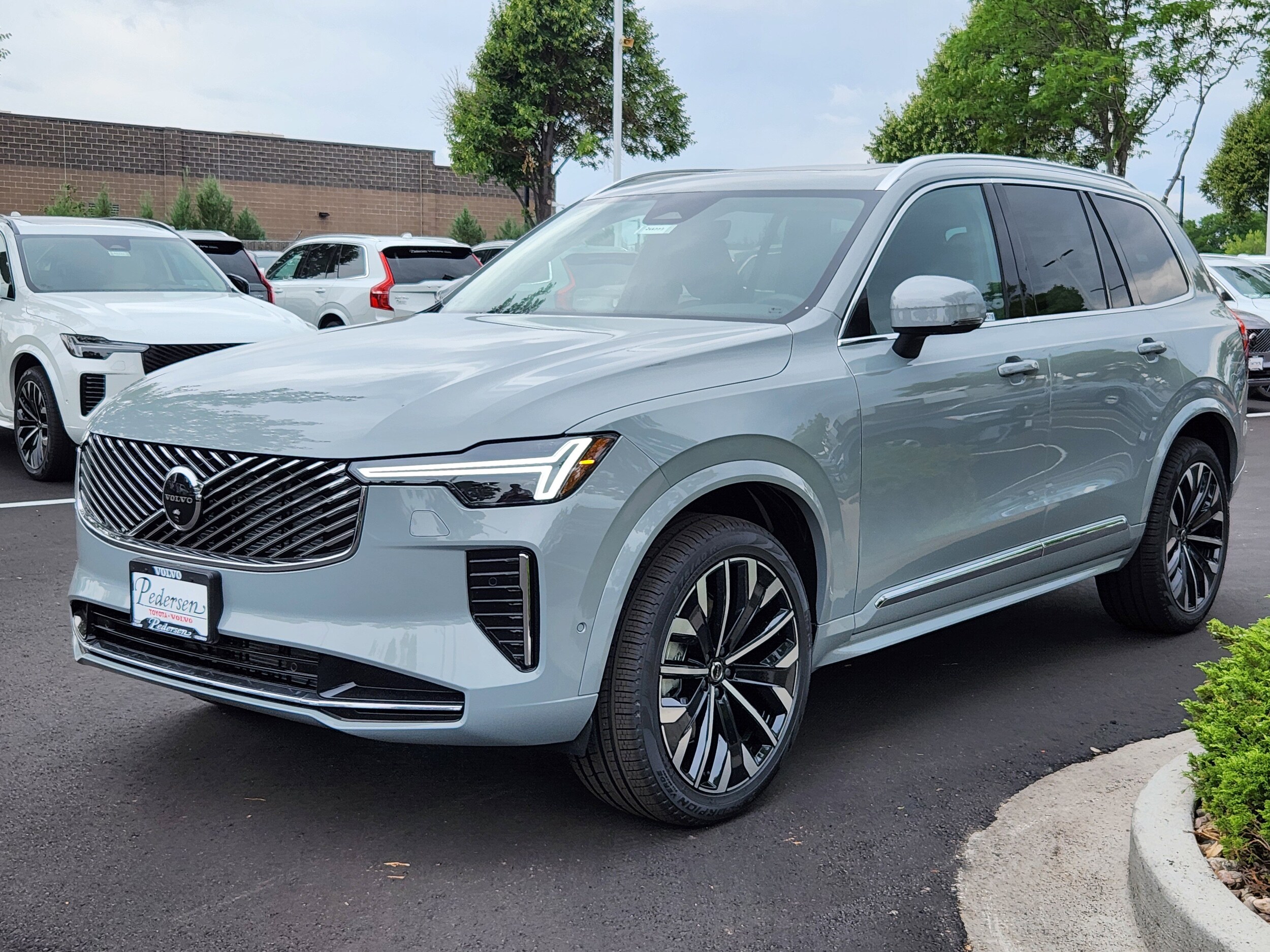 2026 Volvo XC90 Plus photo 4
