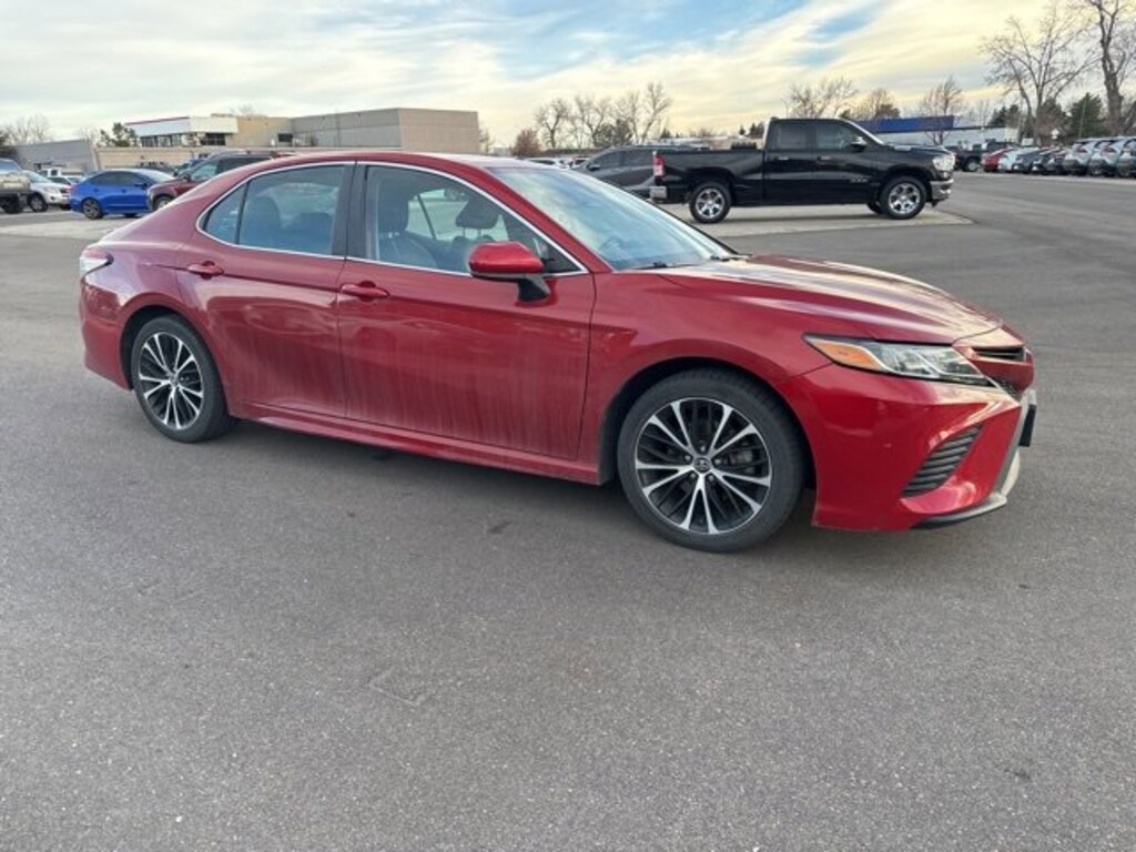 Used 2019 Toyota Camry SE Sedan