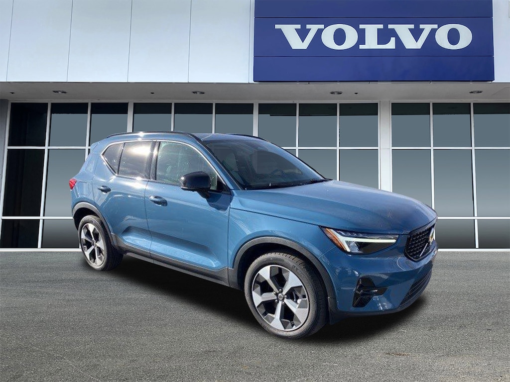 Certified 2024 Volvo XC40 B5 Plus Dark SUV