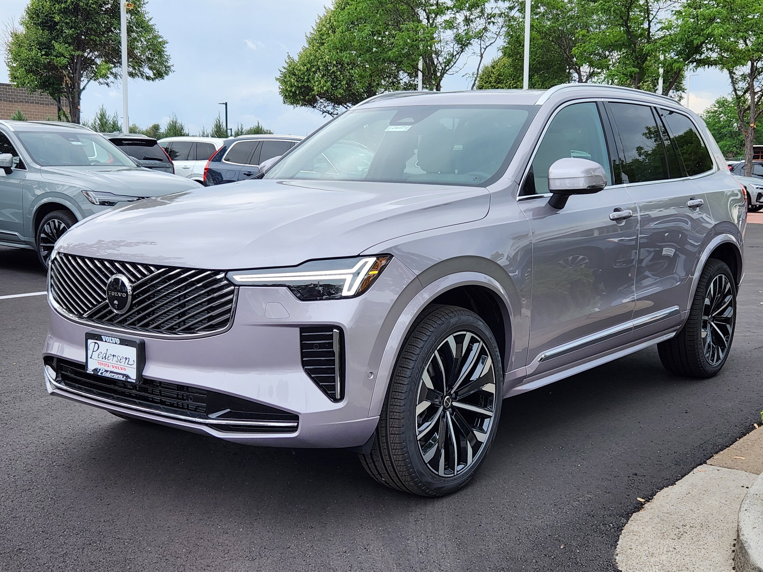 2026 Volvo XC90 Plus photo 2