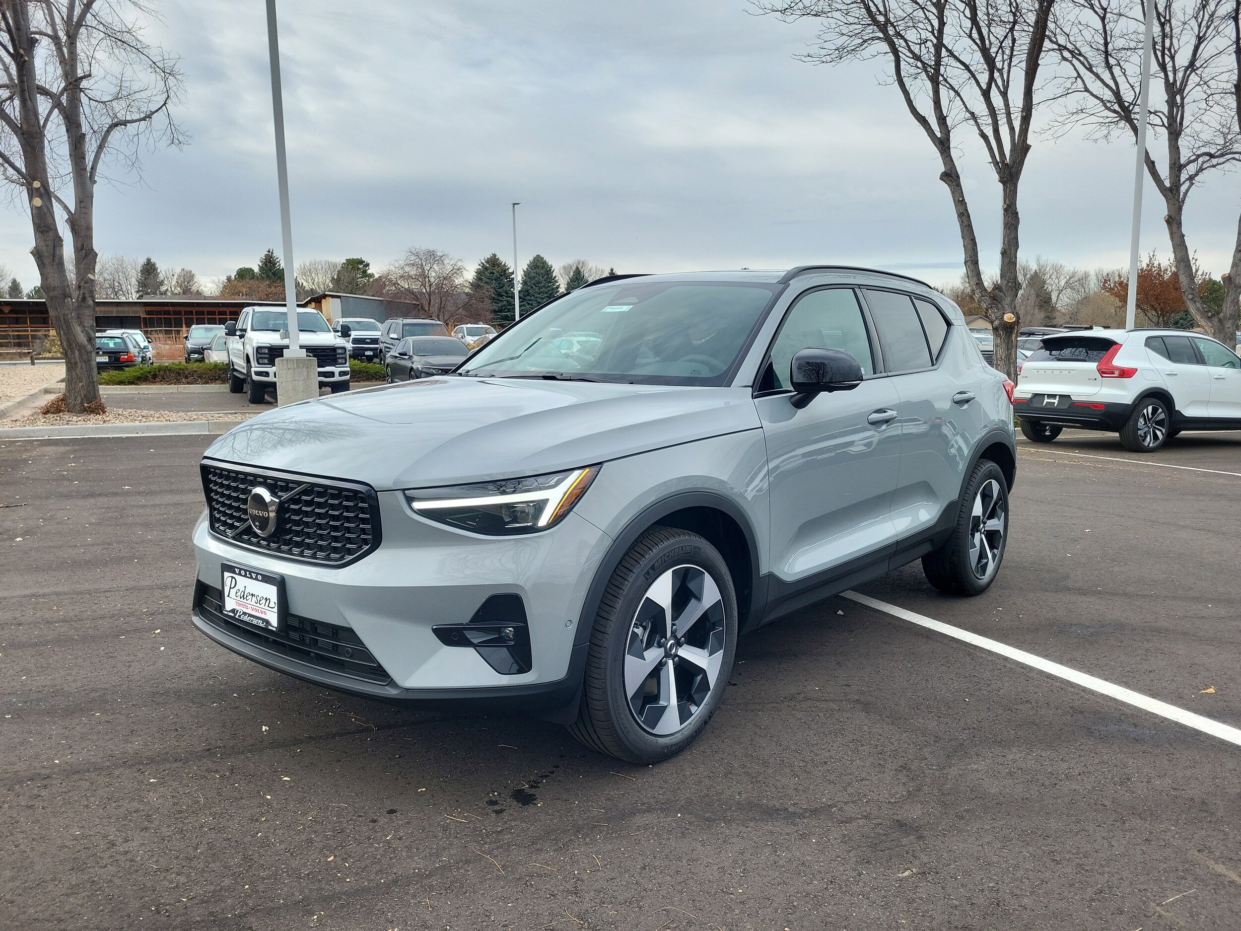 2026 Volvo XC40 Plus photo 3