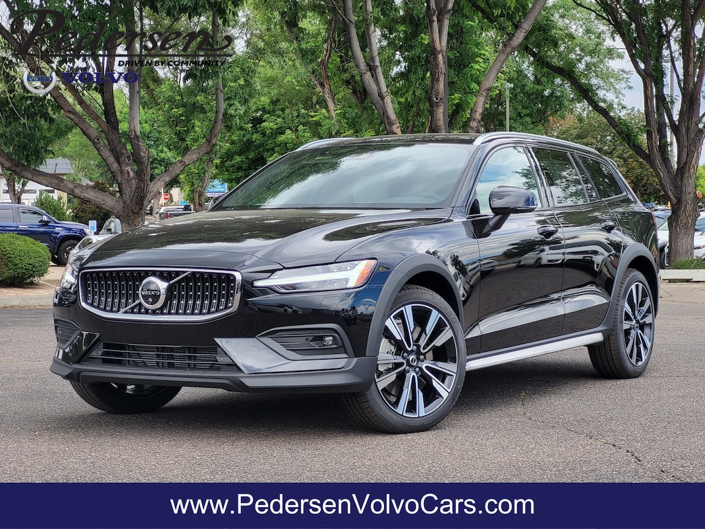New 2026 Volvo XC60 plug-in hybrid T8 Ultra Black Edition SUV