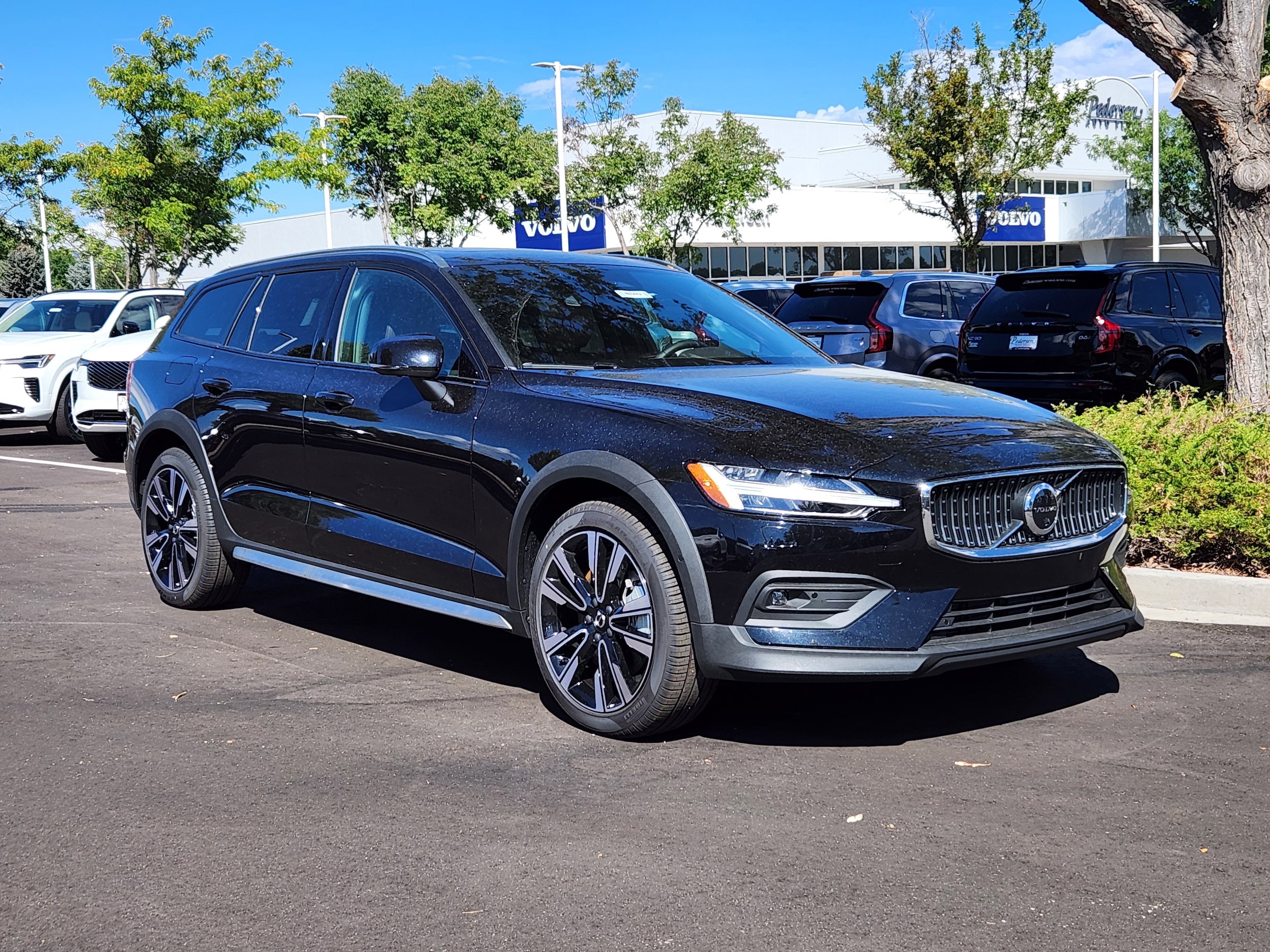 2026 Volvo V60 Cross Country B5 Ultra