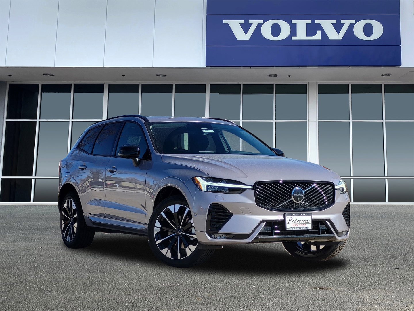 2026 Volvo XC60 B5 Plus Dark AWD's photo