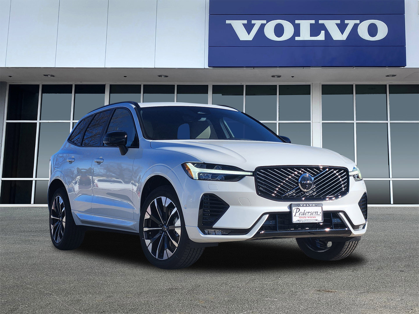 2026 Volvo XC60 B5 Plus Dark AWD's photo