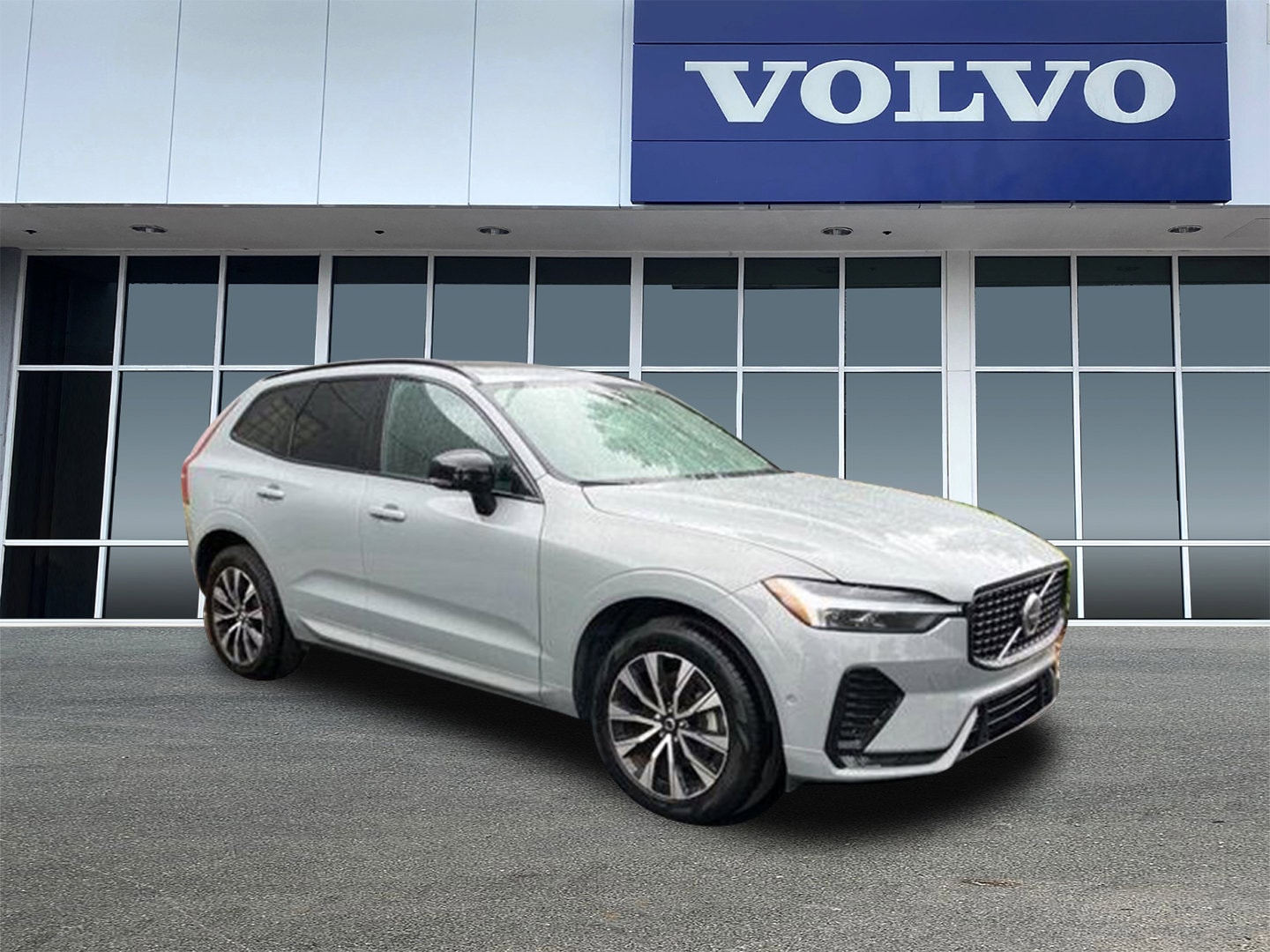 2024 Volvo XC60 B5 Plus Dark Theme AWD's photo