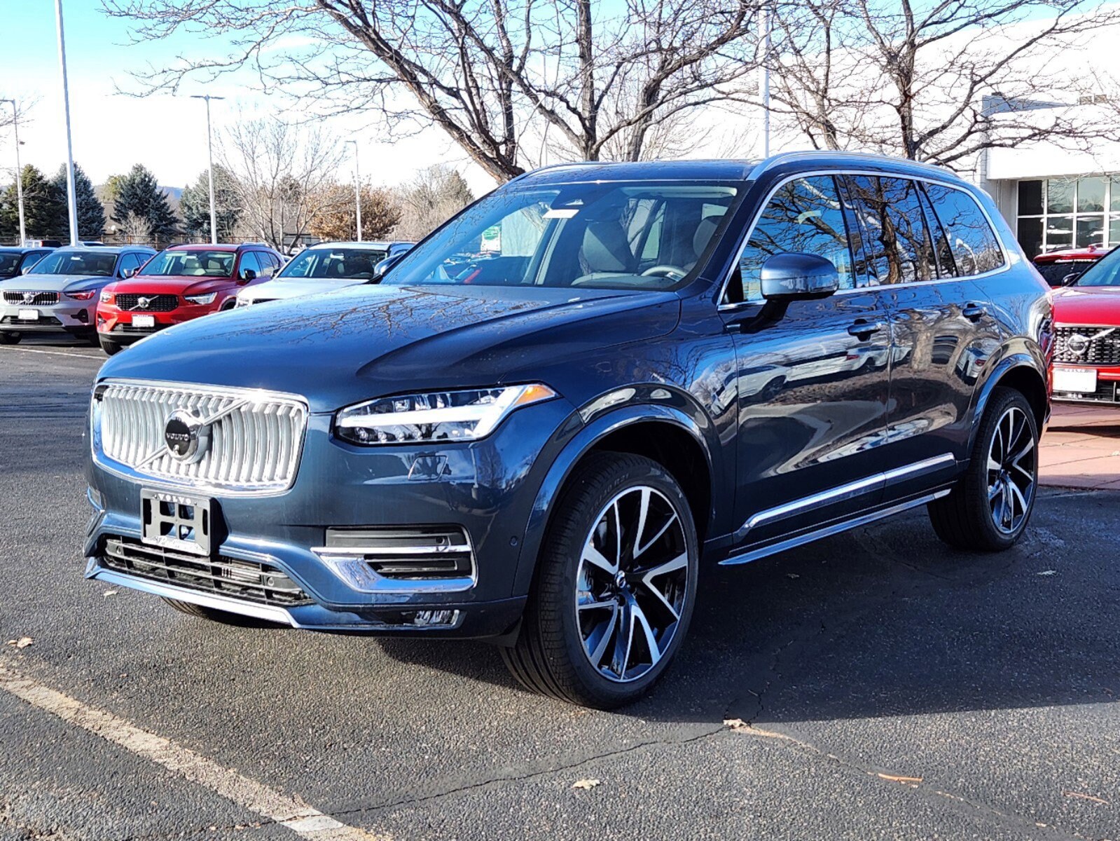 2025 Volvo XC90 Plus photo 2