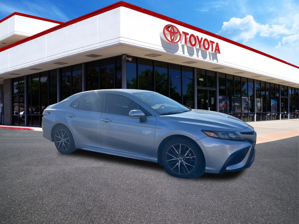 Used 2022 Toyota Camry SE Sedan