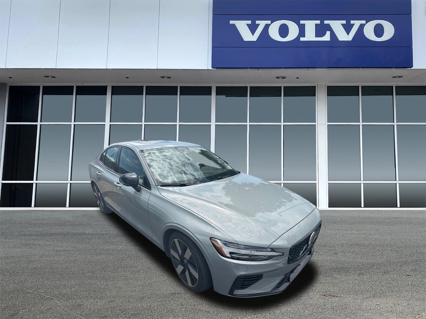 2024 Volvo S60 T8 Recharge Plus Dark Theme AWD's photo