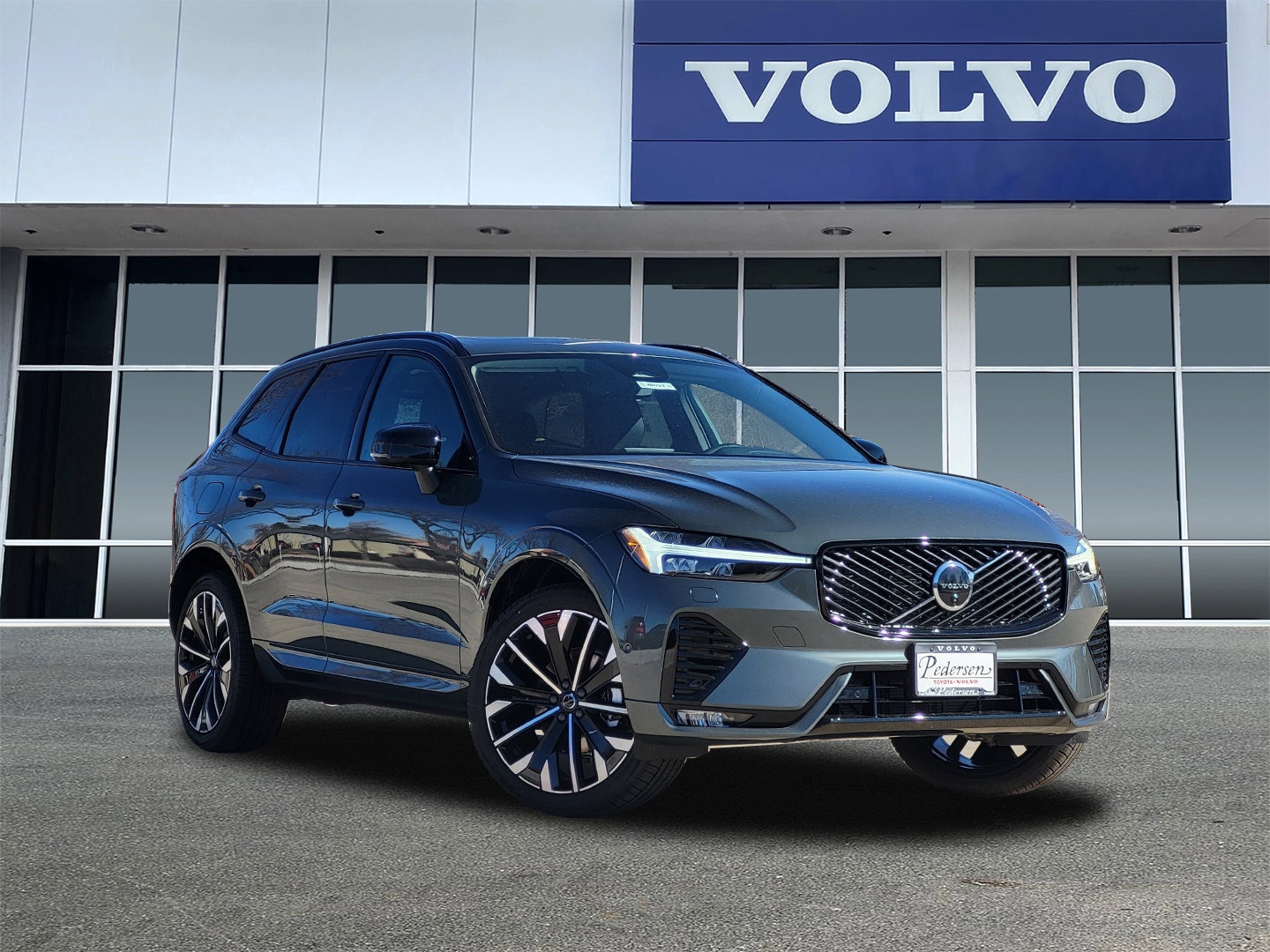 2026 Volvo XC60 B5 Ultra Dark AWD's photo