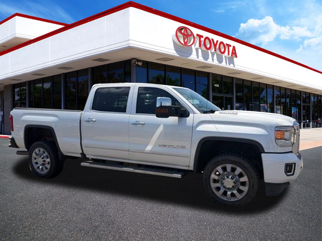 Used 2018 GMC Sierra 2500HD Denali Truck Crew Cab