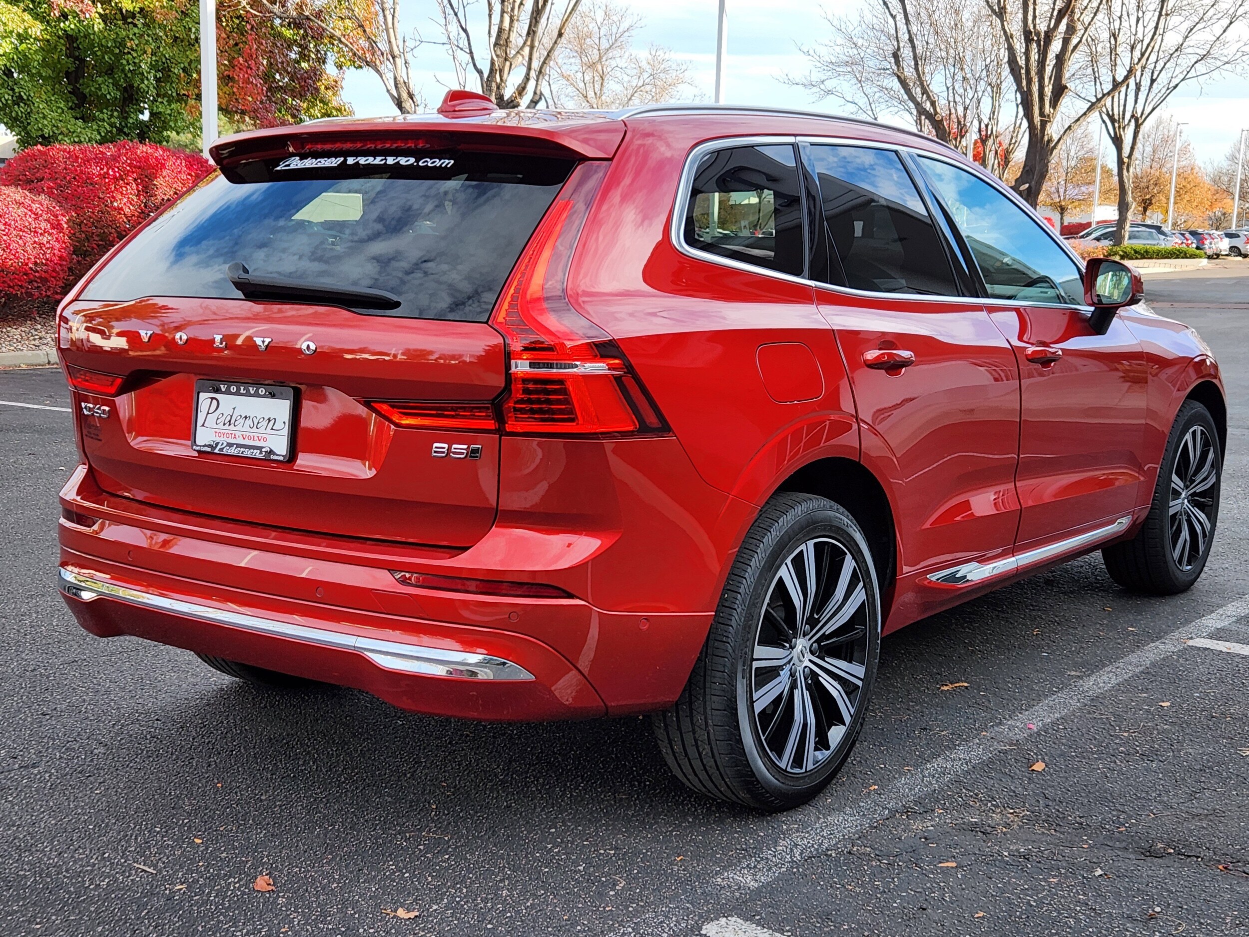 2023 Volvo XC60 B5 Ultimate photo 3