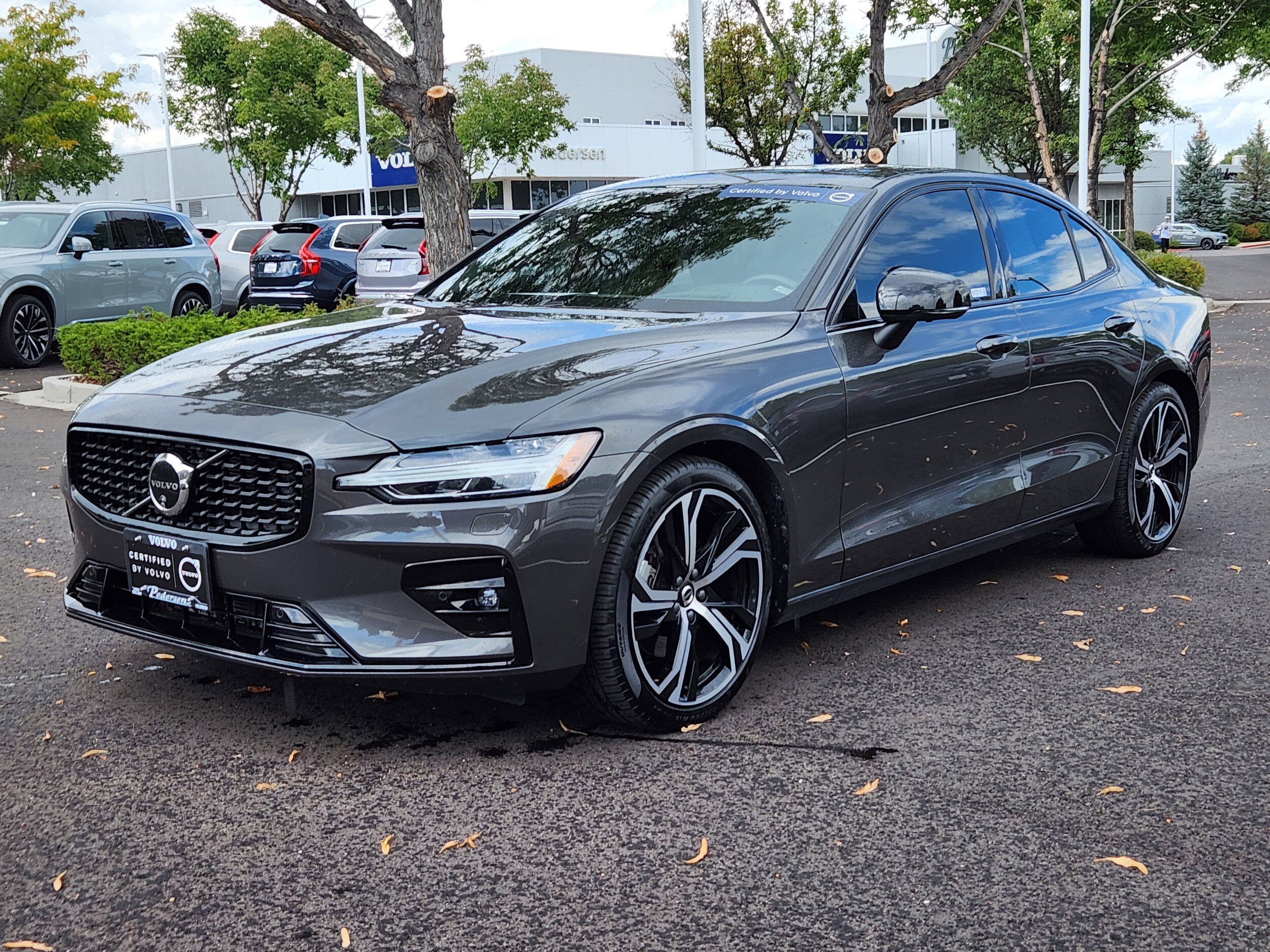 2024 Volvo S60 B5 Ultimate photo 3