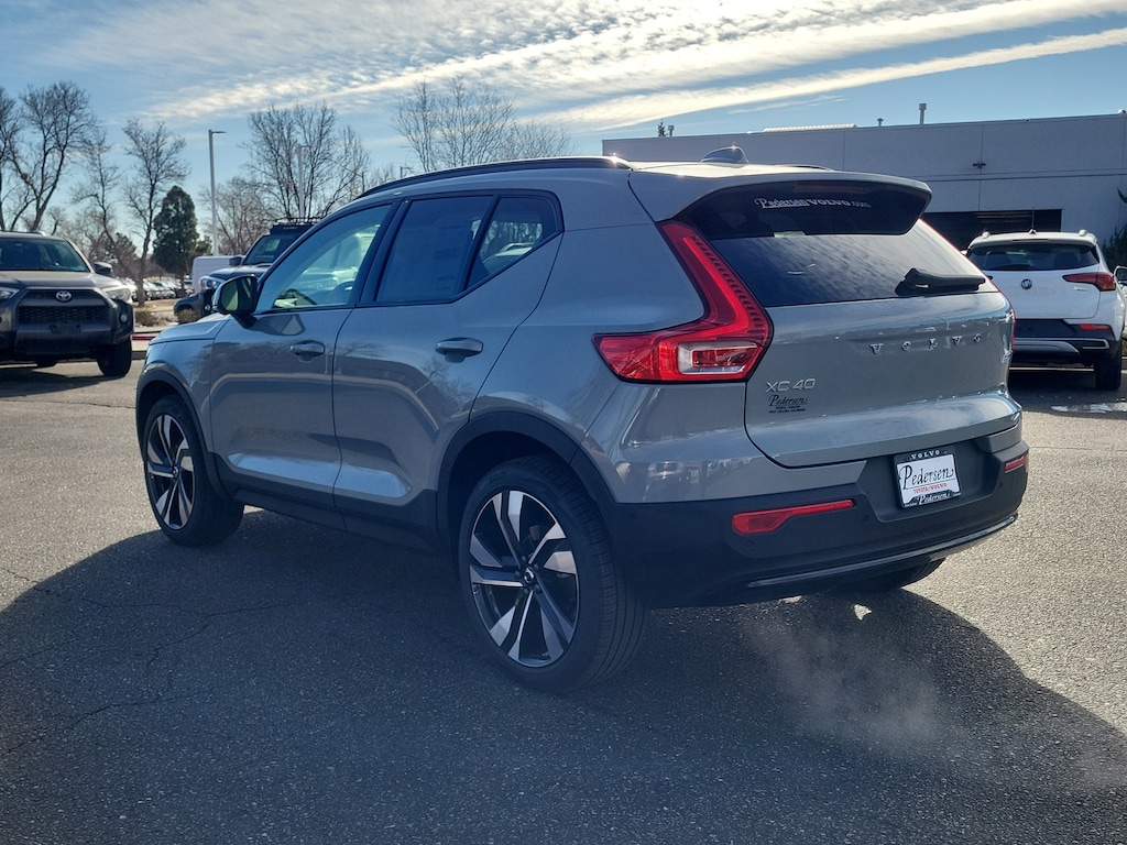 New 2026 Volvo XC40 B5 Ultra SUV