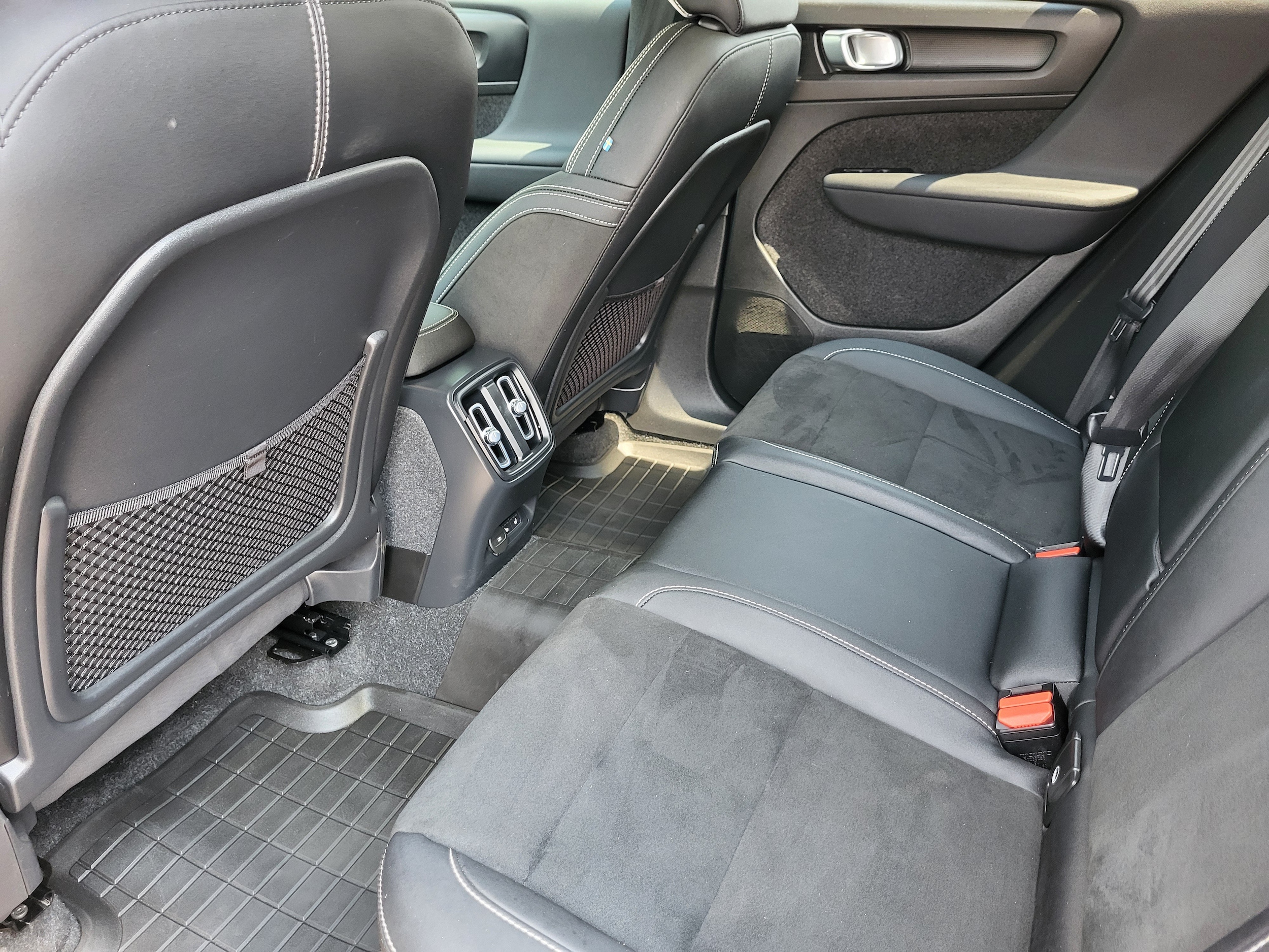 2023 Volvo XC40 Ultimate - Photo 23