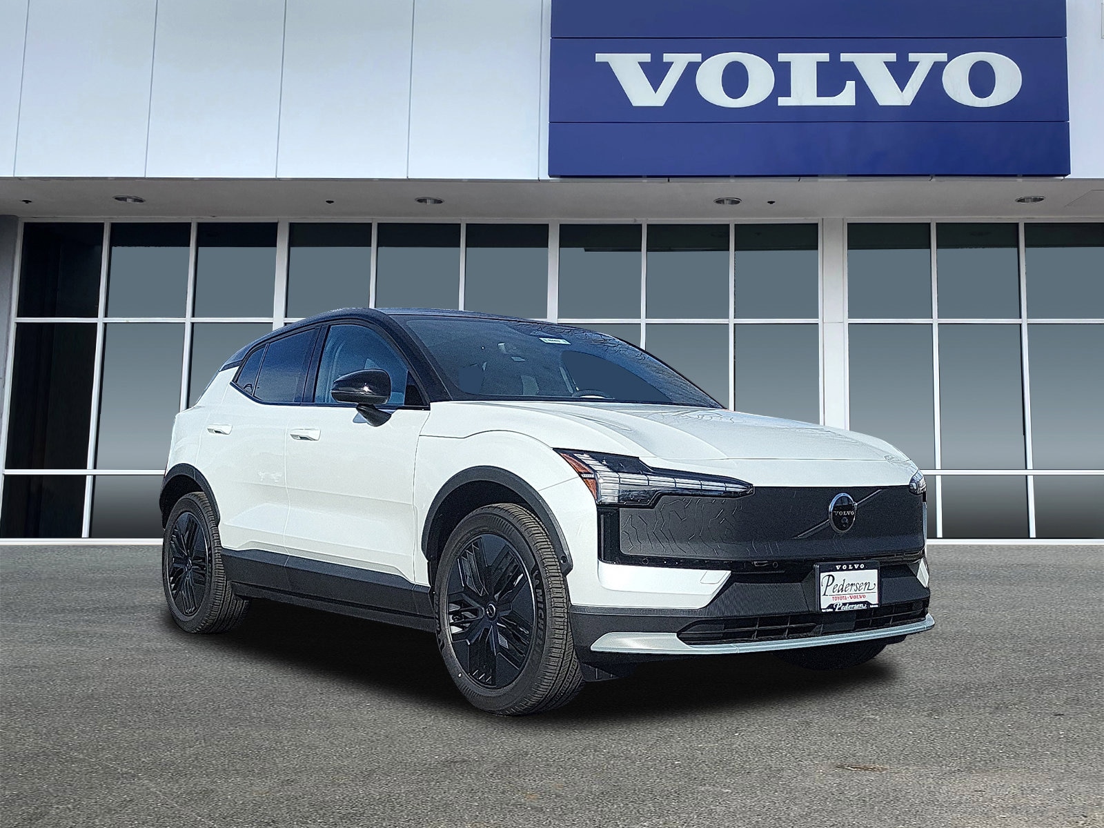 2026 Volvo EX30 Twin Motor Cross Country Ultra's photo