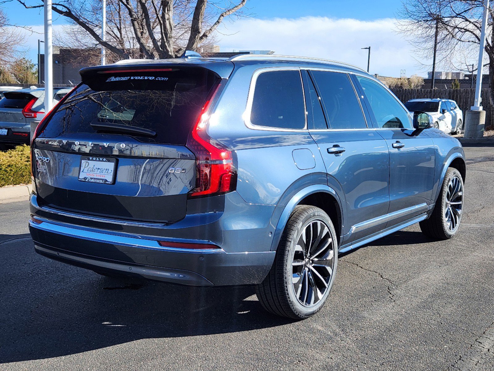 2025 Volvo XC90 B5 Plus photo 3