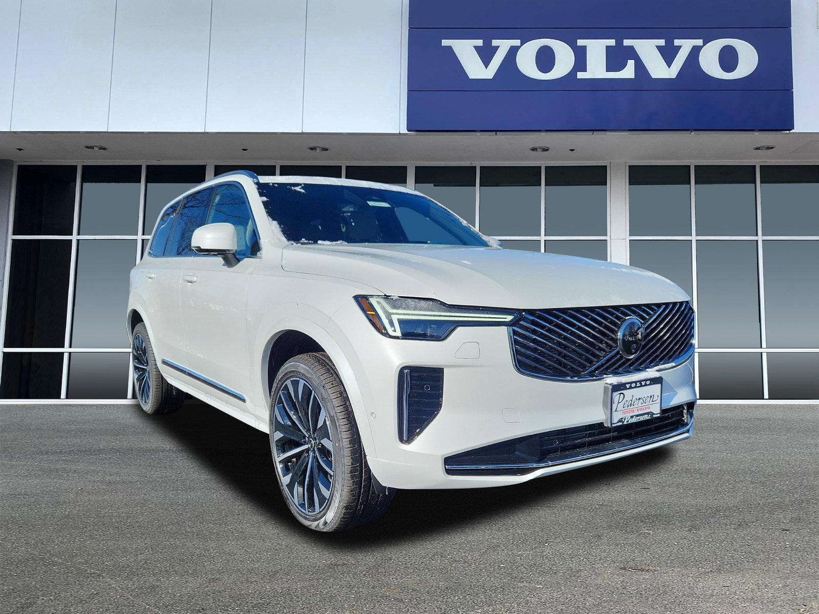 2026 Volvo XC90 Plus's photo