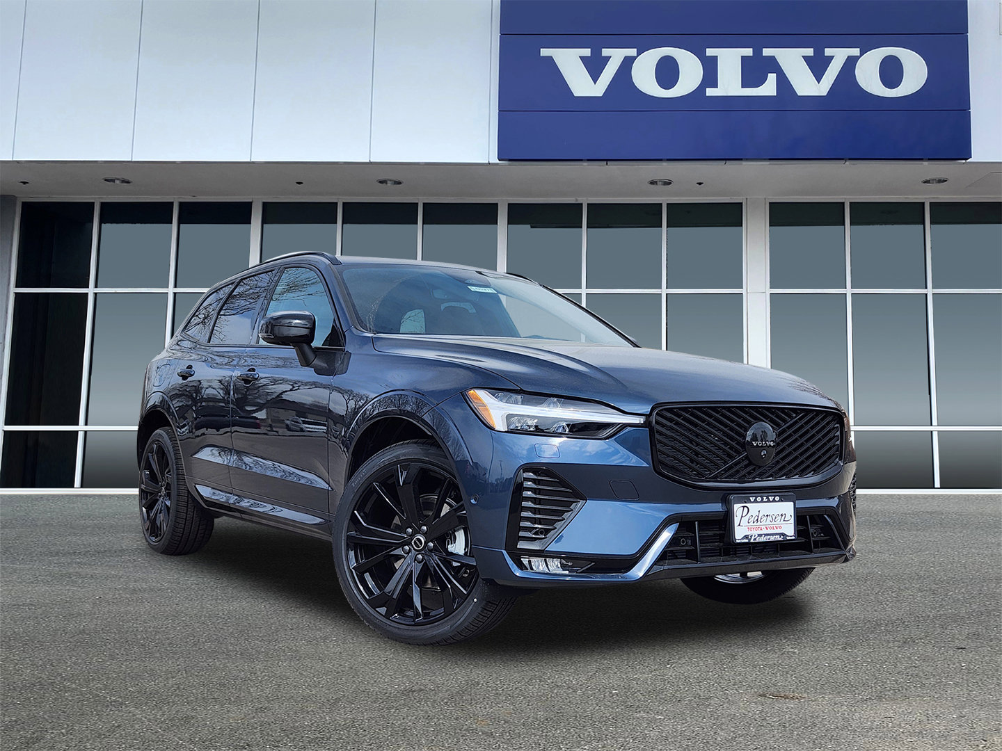 2026 Volvo XC60 B5 Ultra Black Edition Theme AWD's photo