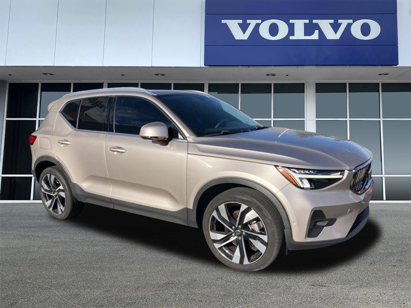 2023 Volvo XC40 Plus