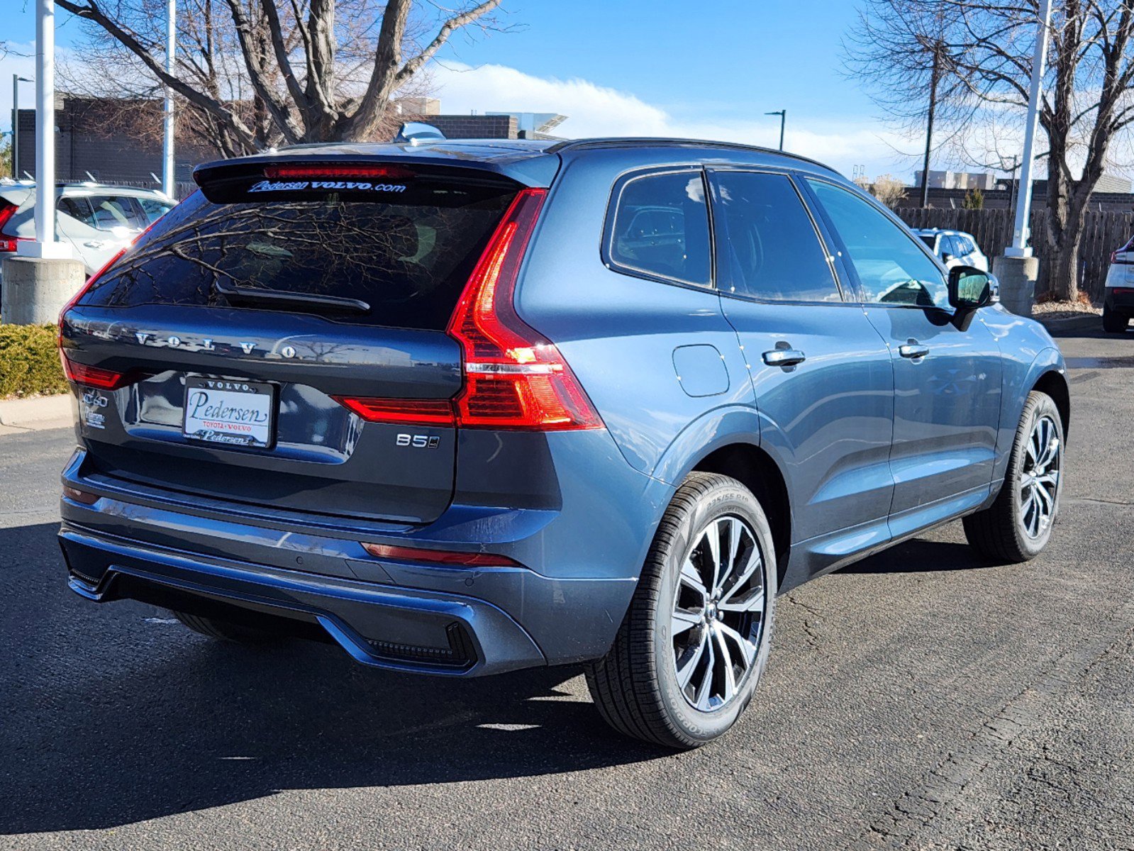 2025 Volvo XC60 B5 Core photo 3