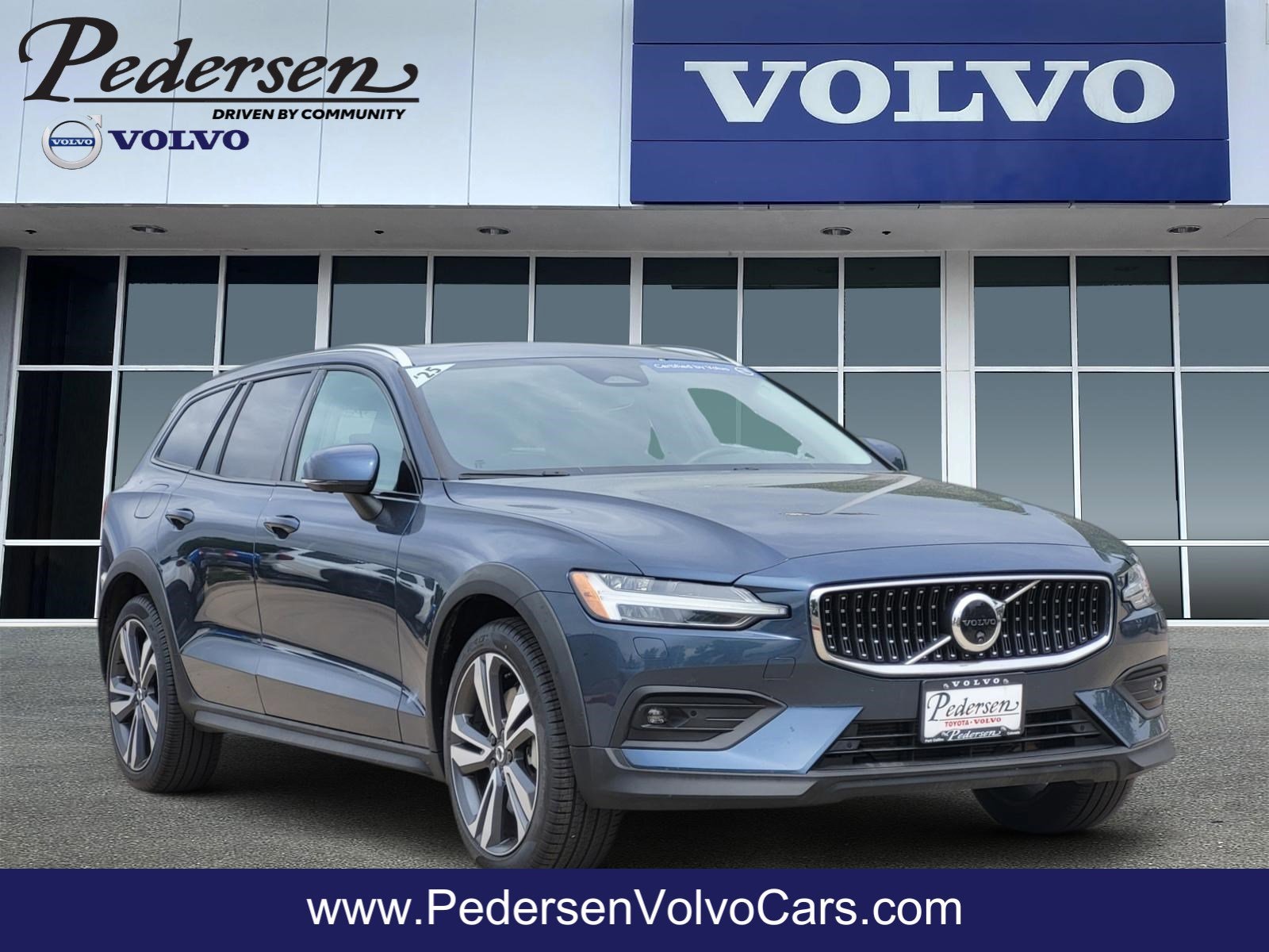 2025 Volvo V60 Cross Country B5 Plus AWD's photo