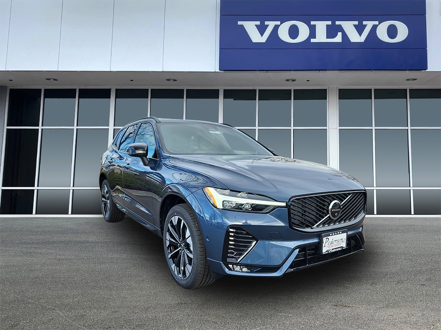 2026 Volvo XC60 Plus's photo
