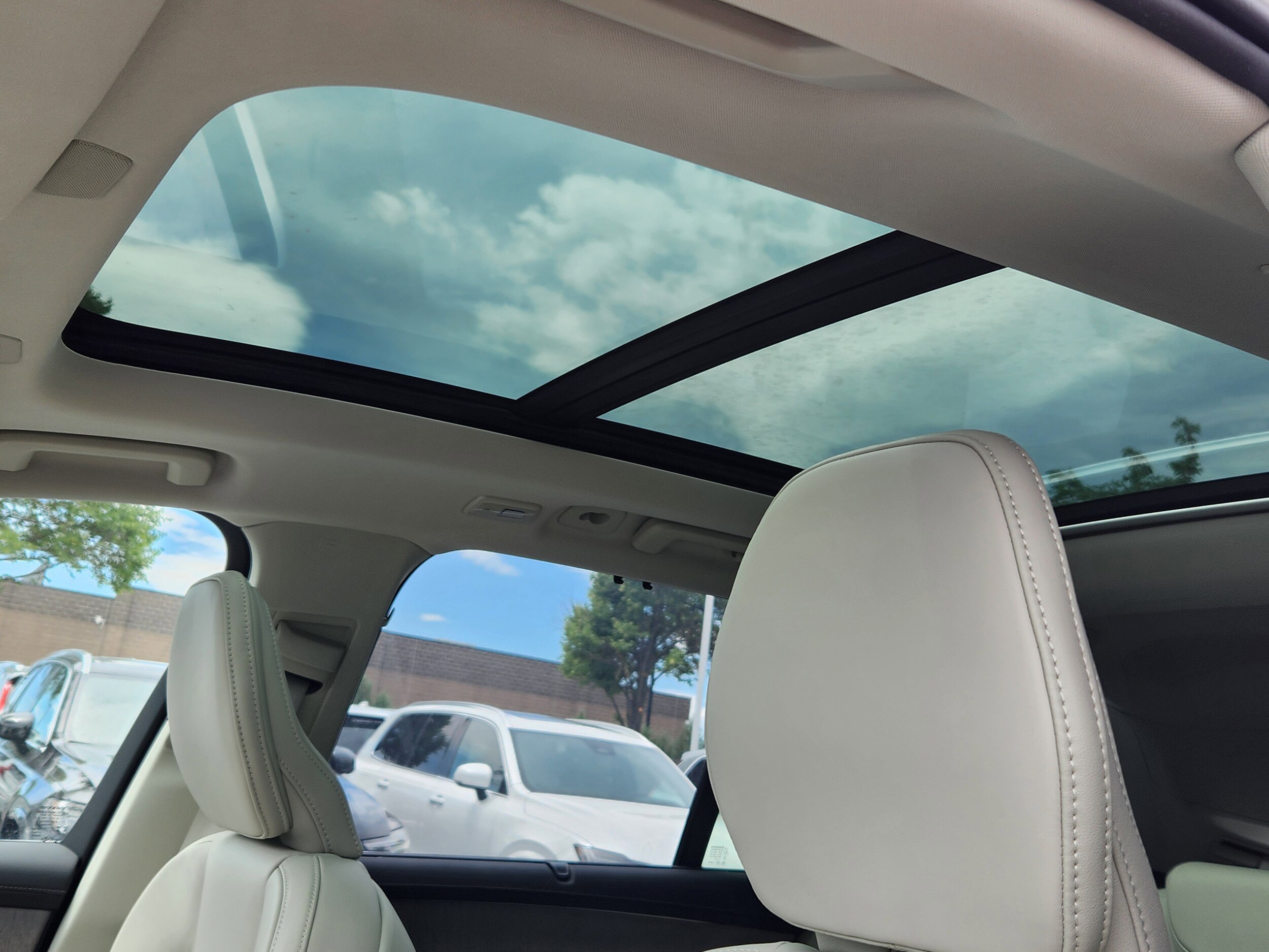 2026 Volvo XC90 Ultra - Photo 16