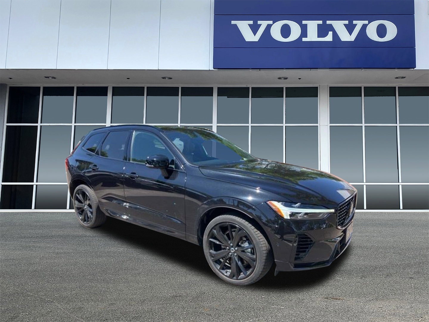 2024 Volvo XC60 T8 Ultimate Black Edition Theme AWD's photo