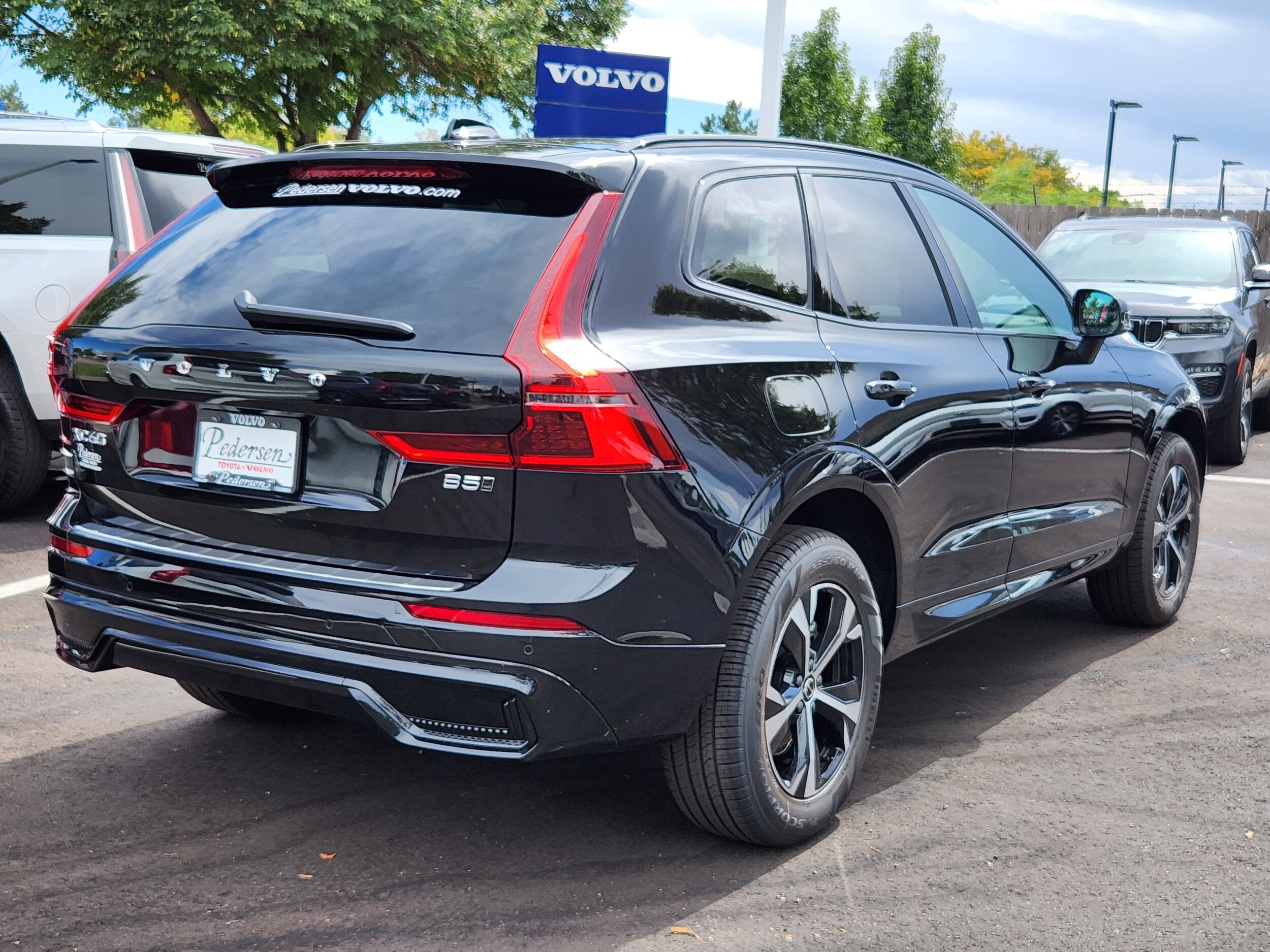2026 Volvo XC60 B5 Core photo 3