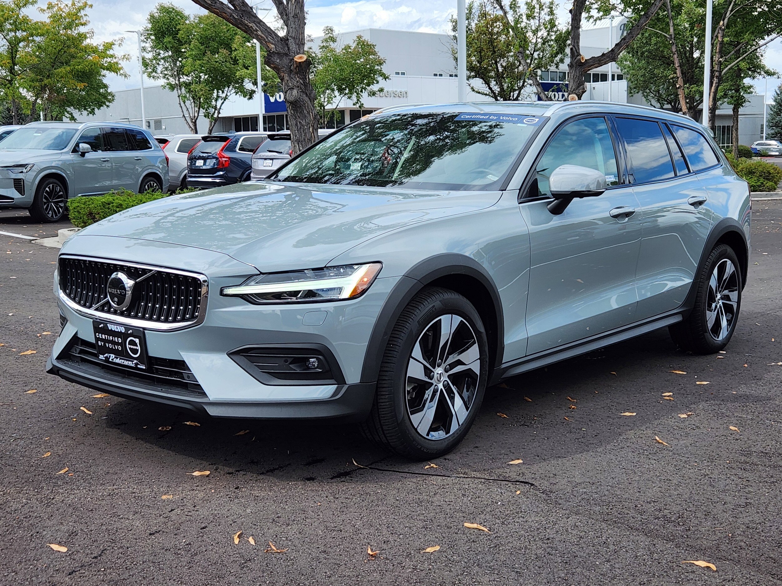 2024 Volvo V60 Cross Country B5 Plus photo 4