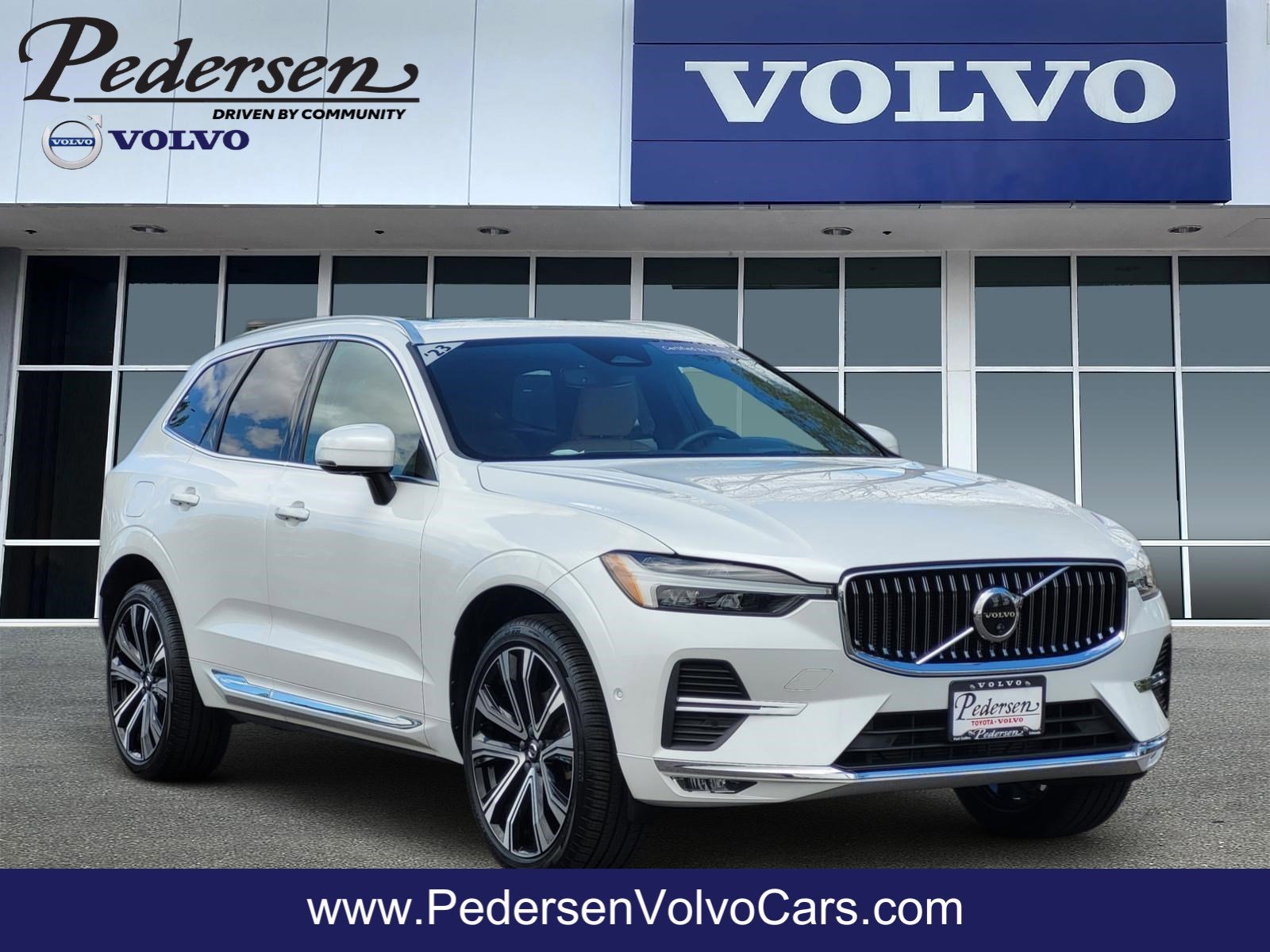 2023 Volvo XC60 B5 Ultimate Bright Theme AWD's photo