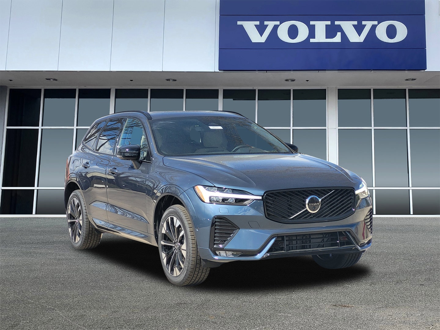 2026 Volvo XC60 B5 Plus Dark AWD's photo