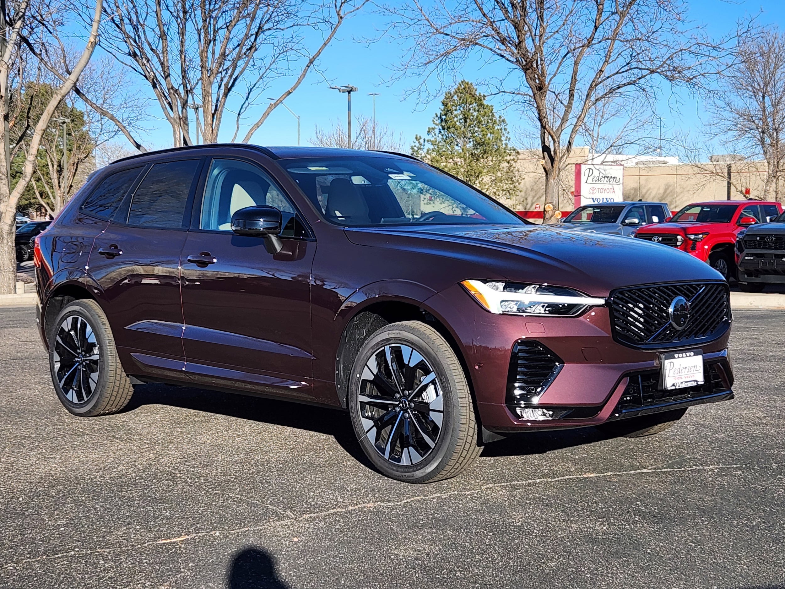 2026 Volvo XC60 Plus's photo