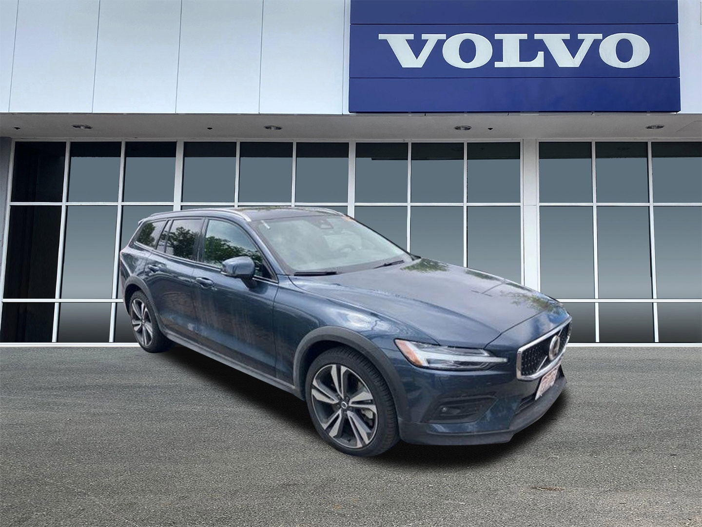 2025 Volvo V60 Cross Country B5 Plus AWD's photo