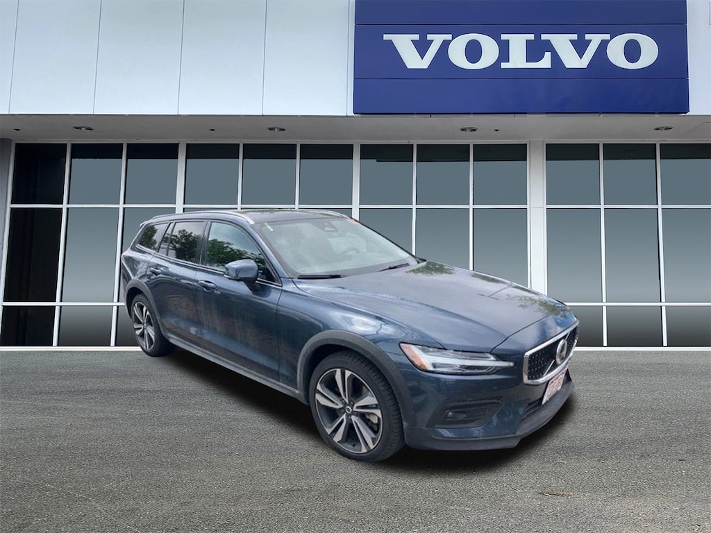 Certified 2025 Volvo V60 Cross Country B5 Plus Wagon