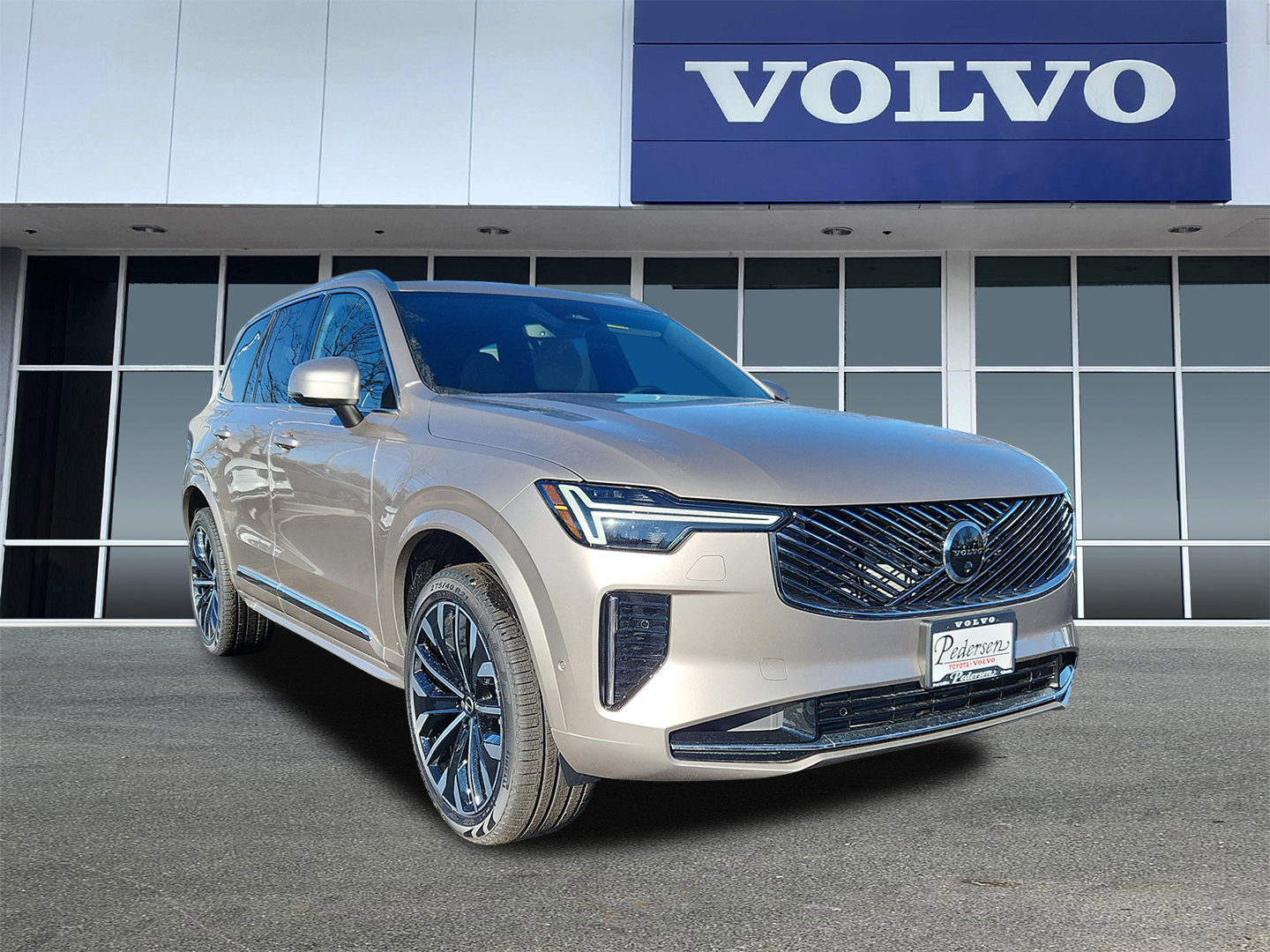 2026 Volvo XC90 Plus's photo