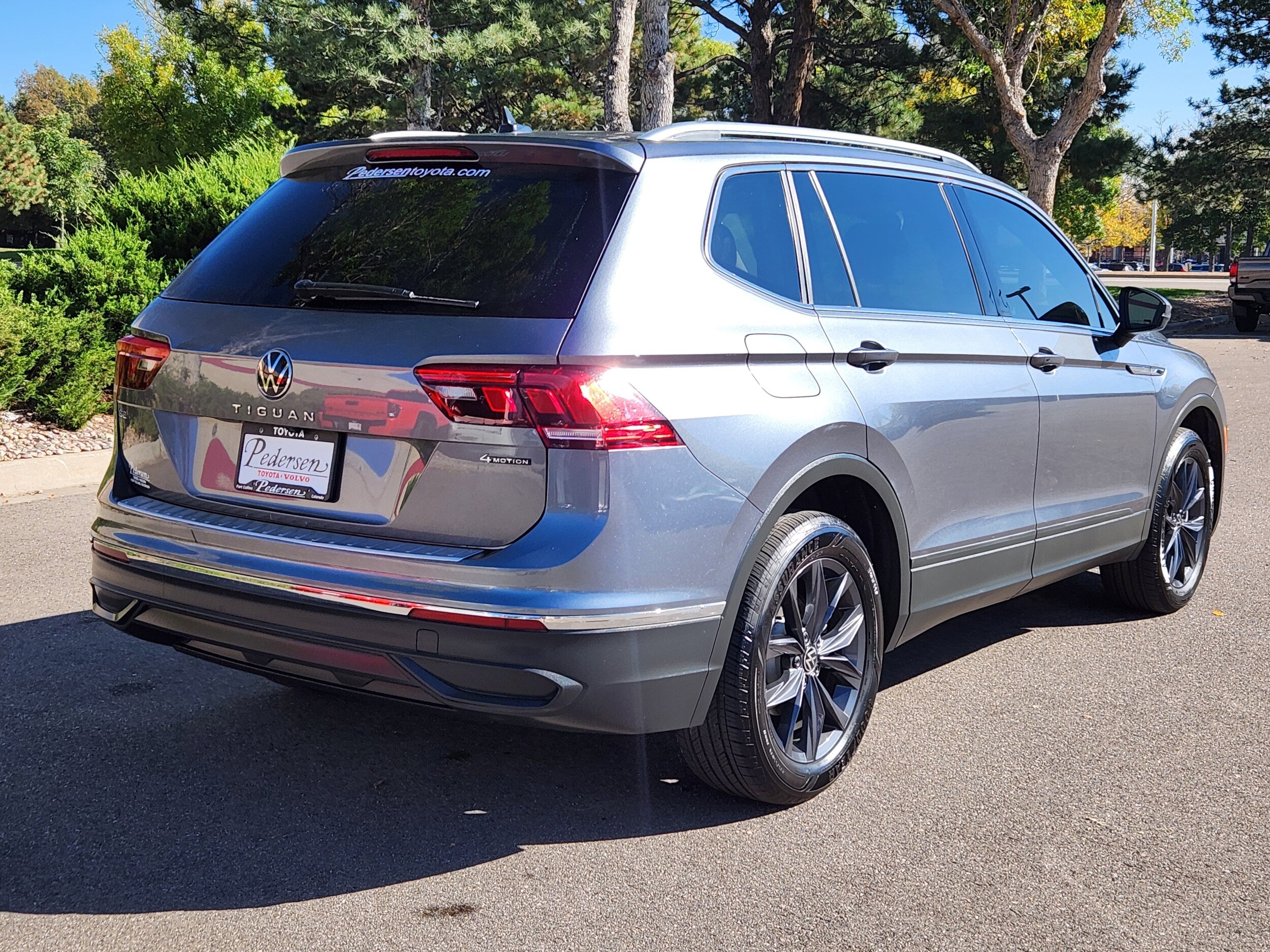 2022 Volkswagen Tiguan SE photo 3
