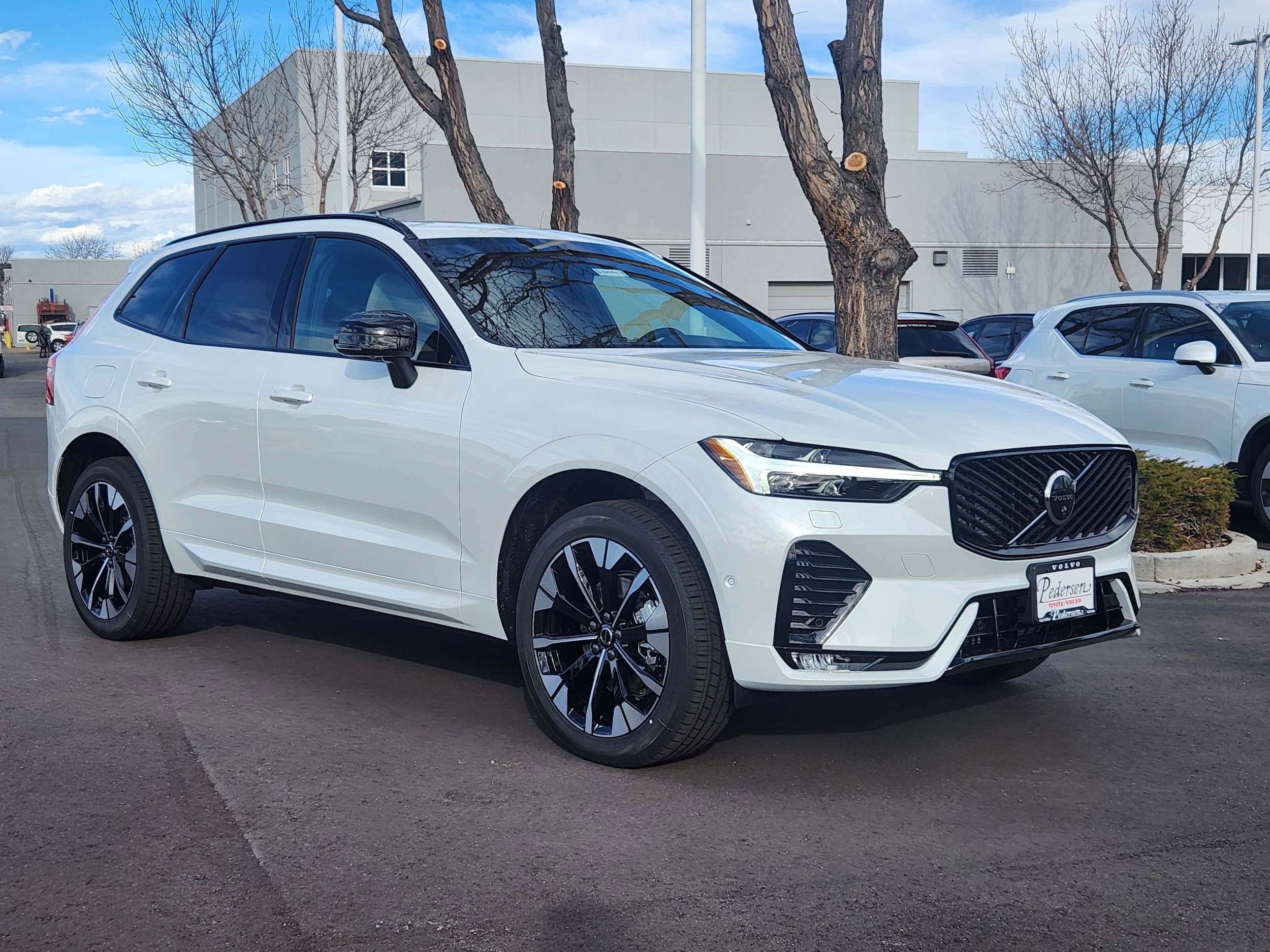 2026 Volvo XC60 Plus's photo