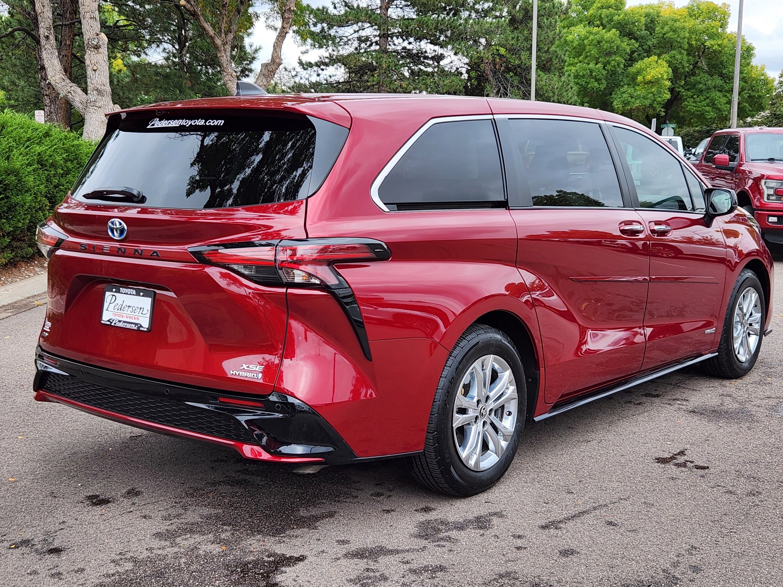 2021 Toyota Sienna XSE photo 3