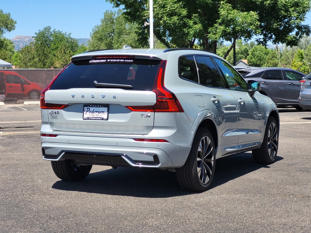 New 2026 Volvo XC60 plug-in hybrid T8 Plus SUV