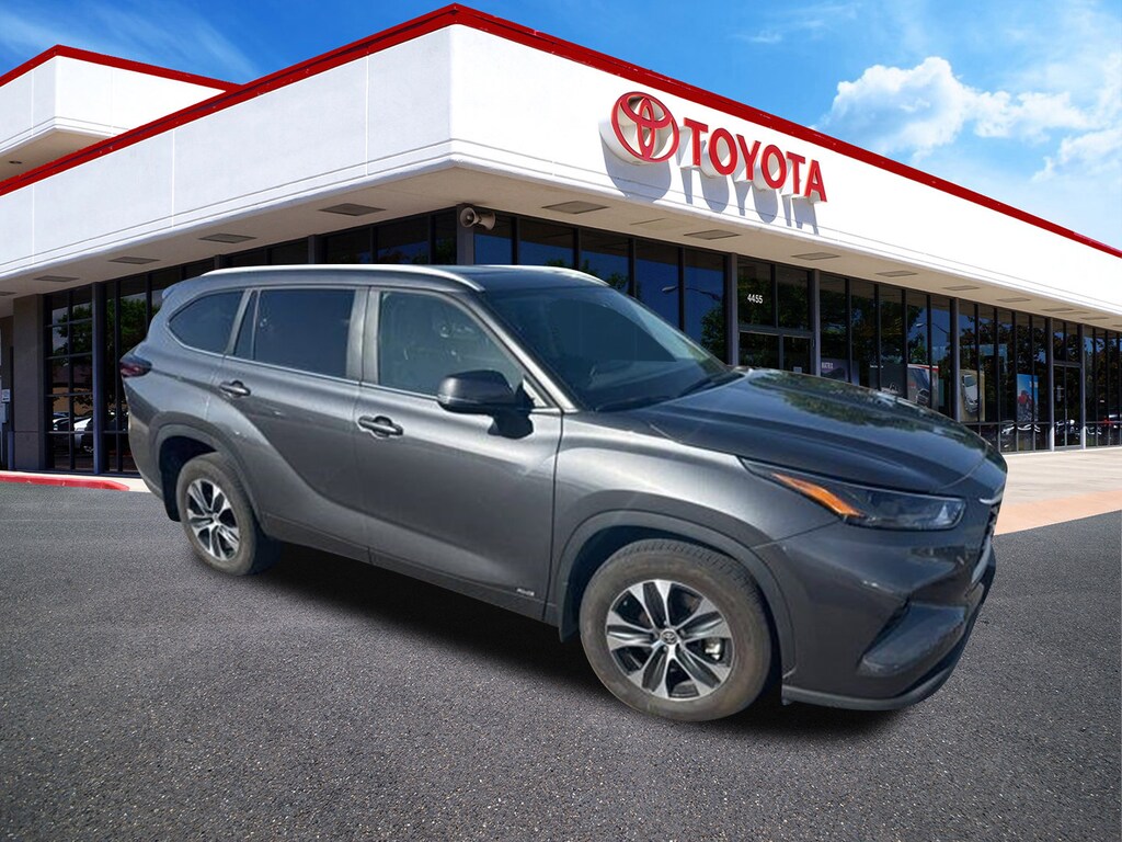 Used 2025 Toyota Highlander Hybrid XLE SUV