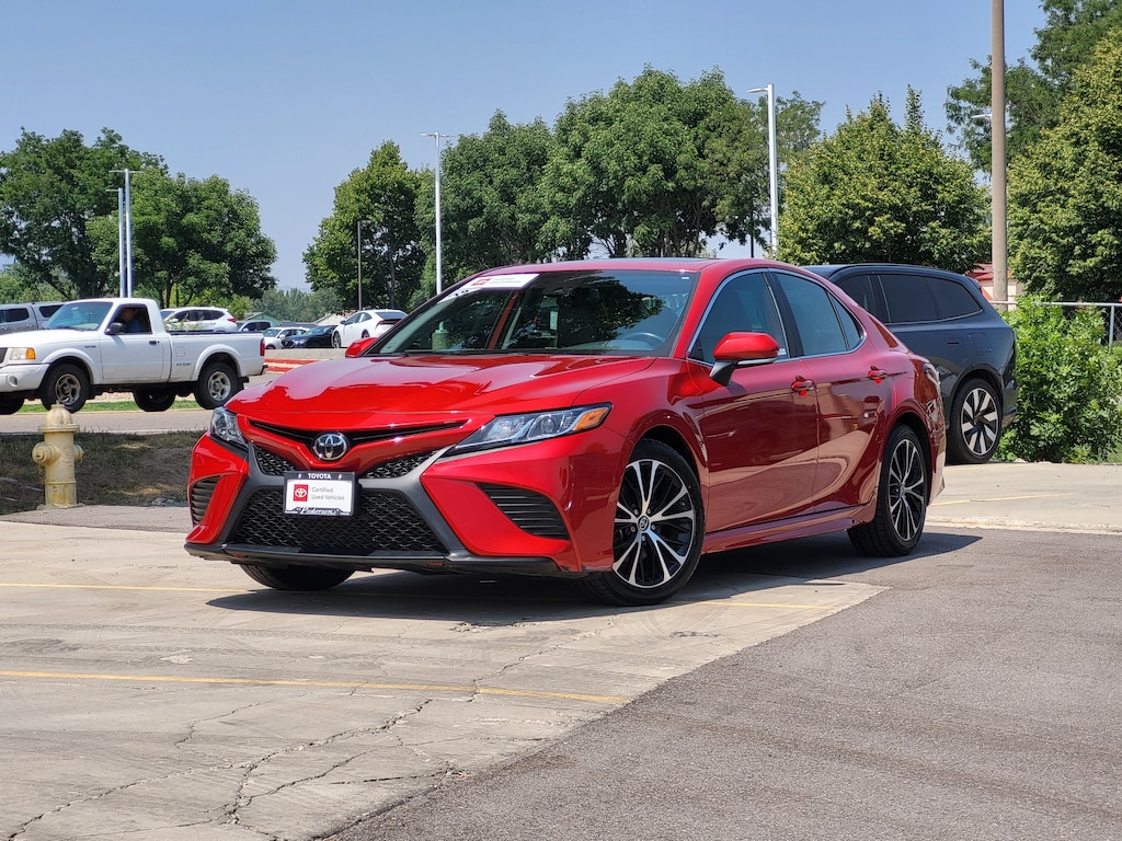 Used 2019 Toyota Camry SE Sedan