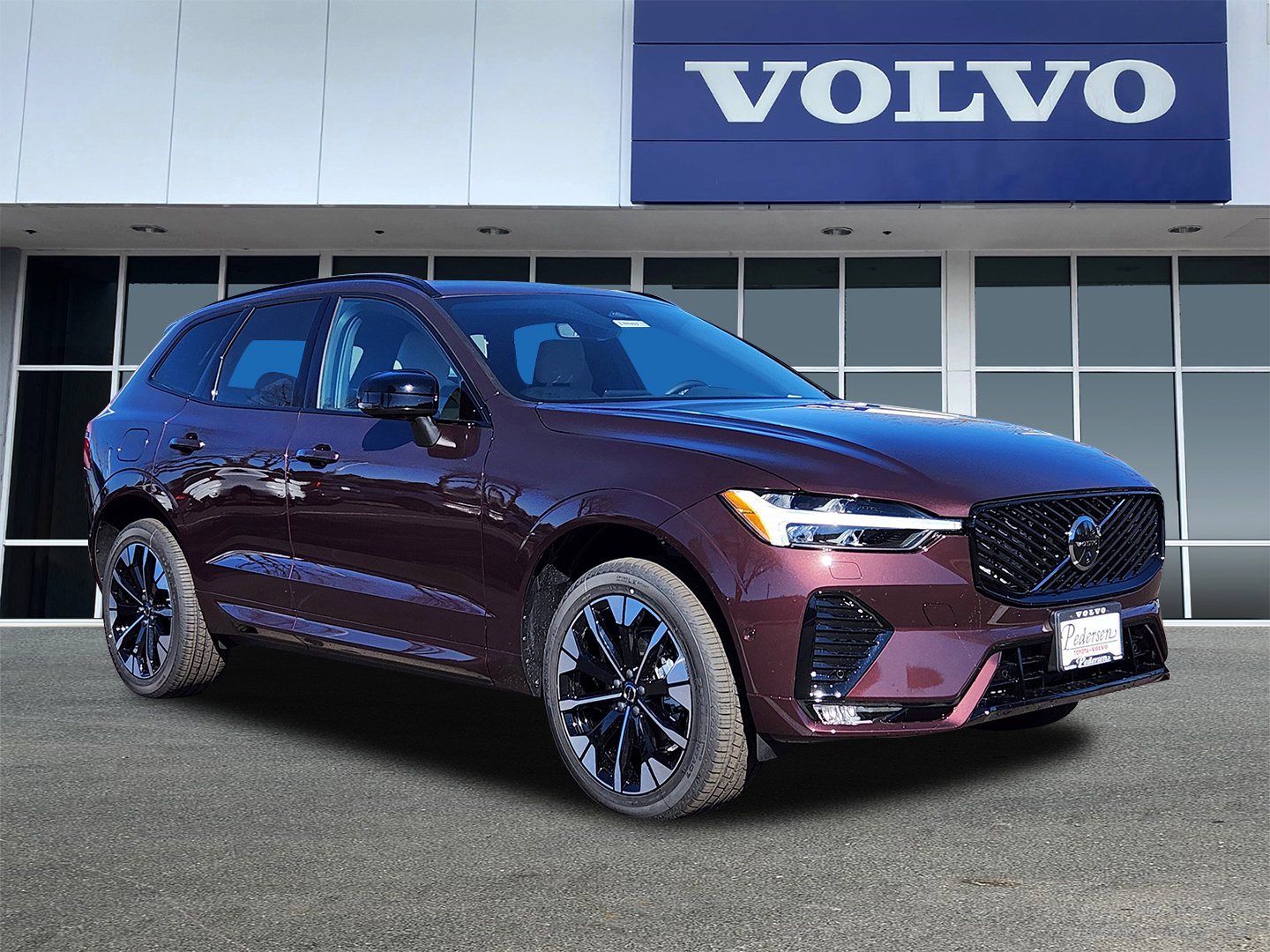 2026 Volvo XC60 Plus's photo