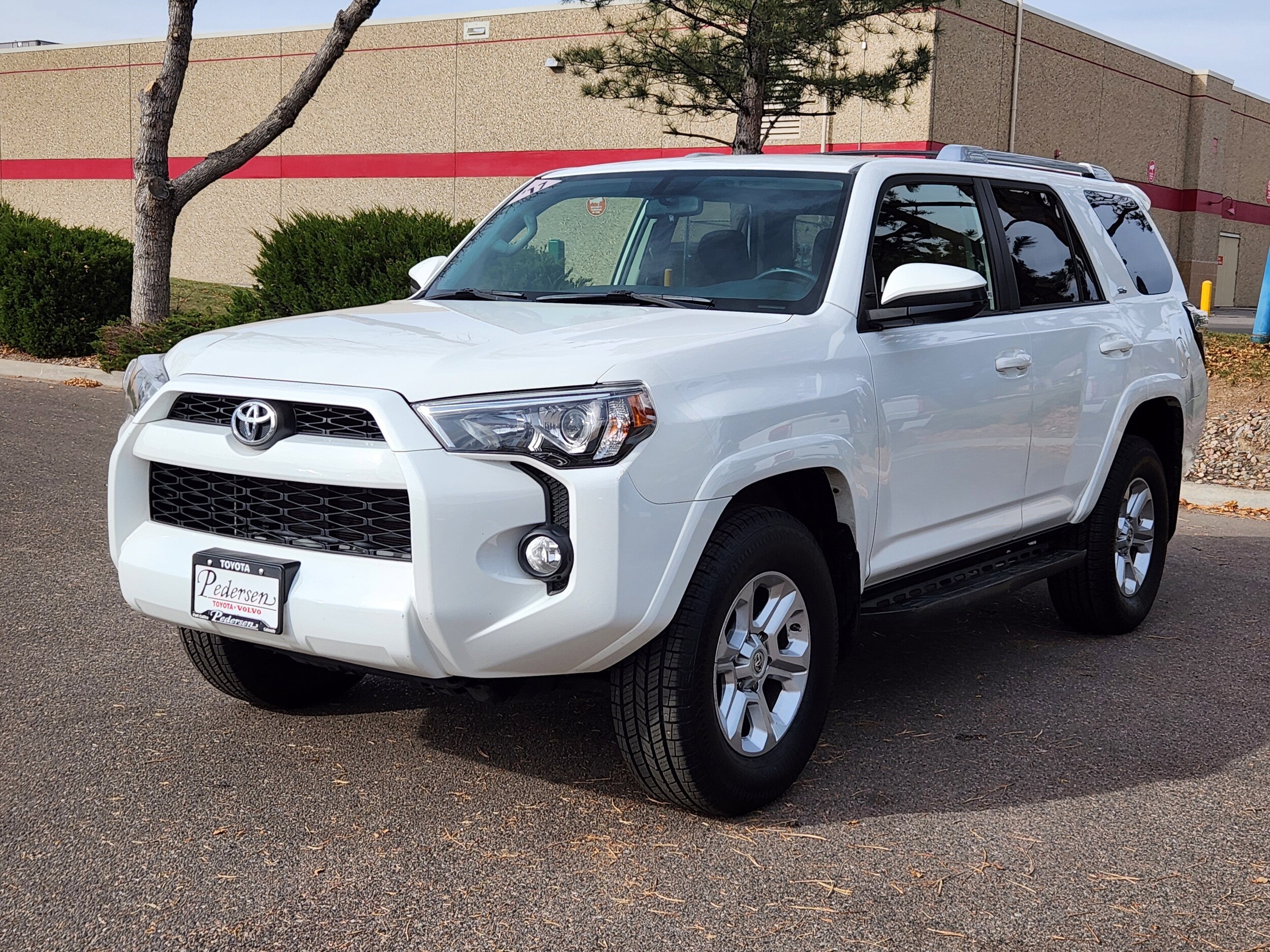 2017 Toyota 4Runner SR5 photo 3
