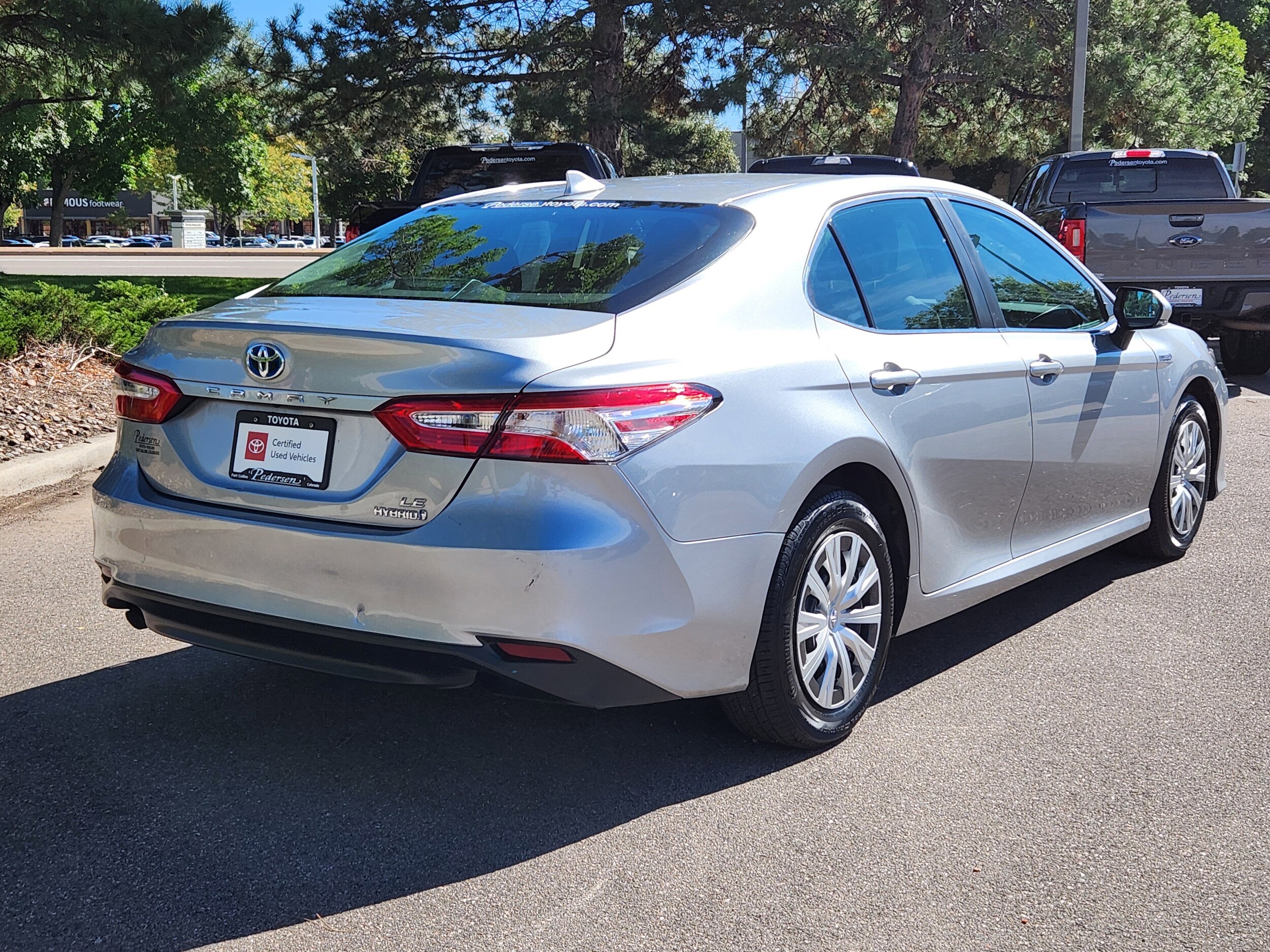 2020 Toyota Camry Hybrid LE photo 3